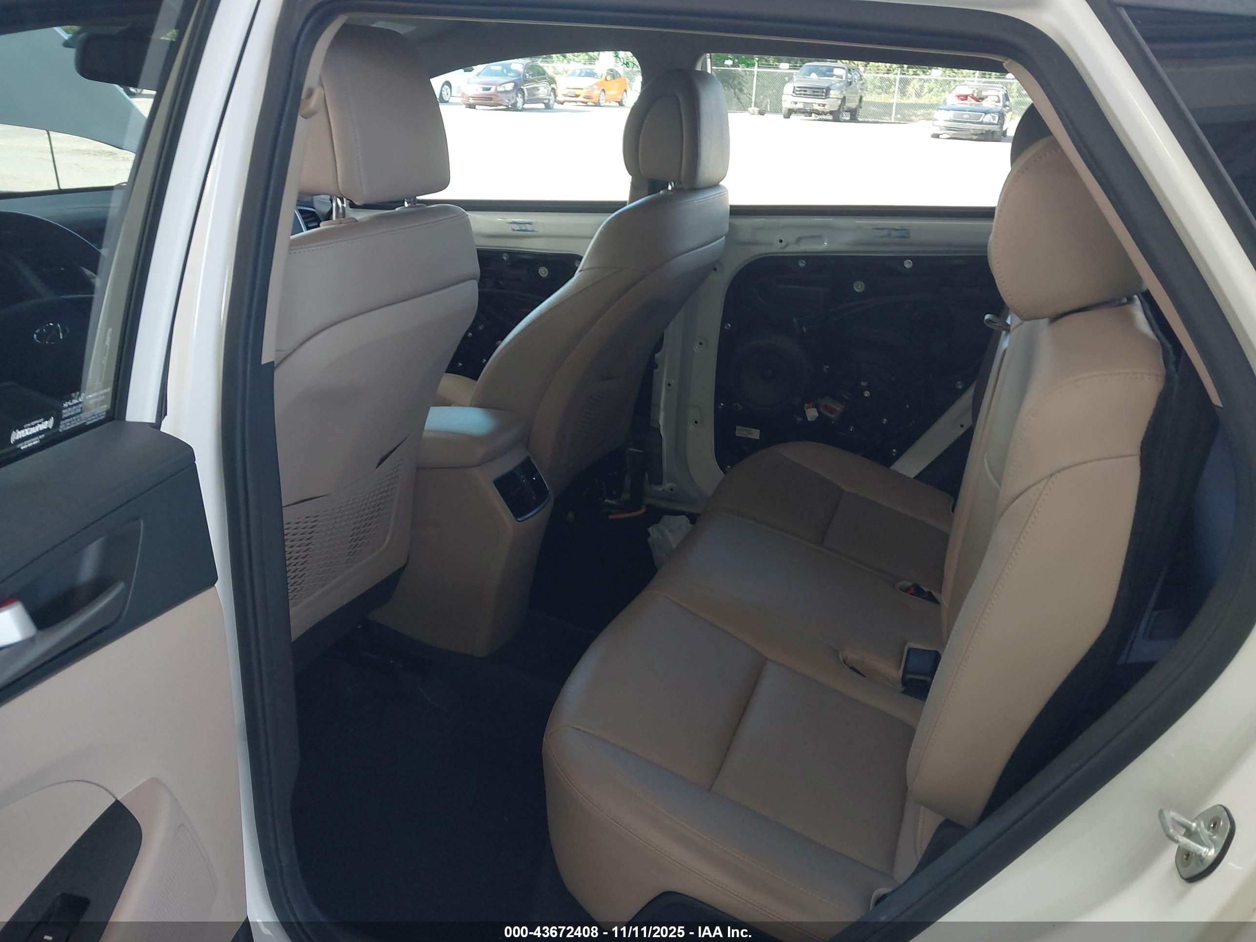 HYUNDAI TUCSON image 8