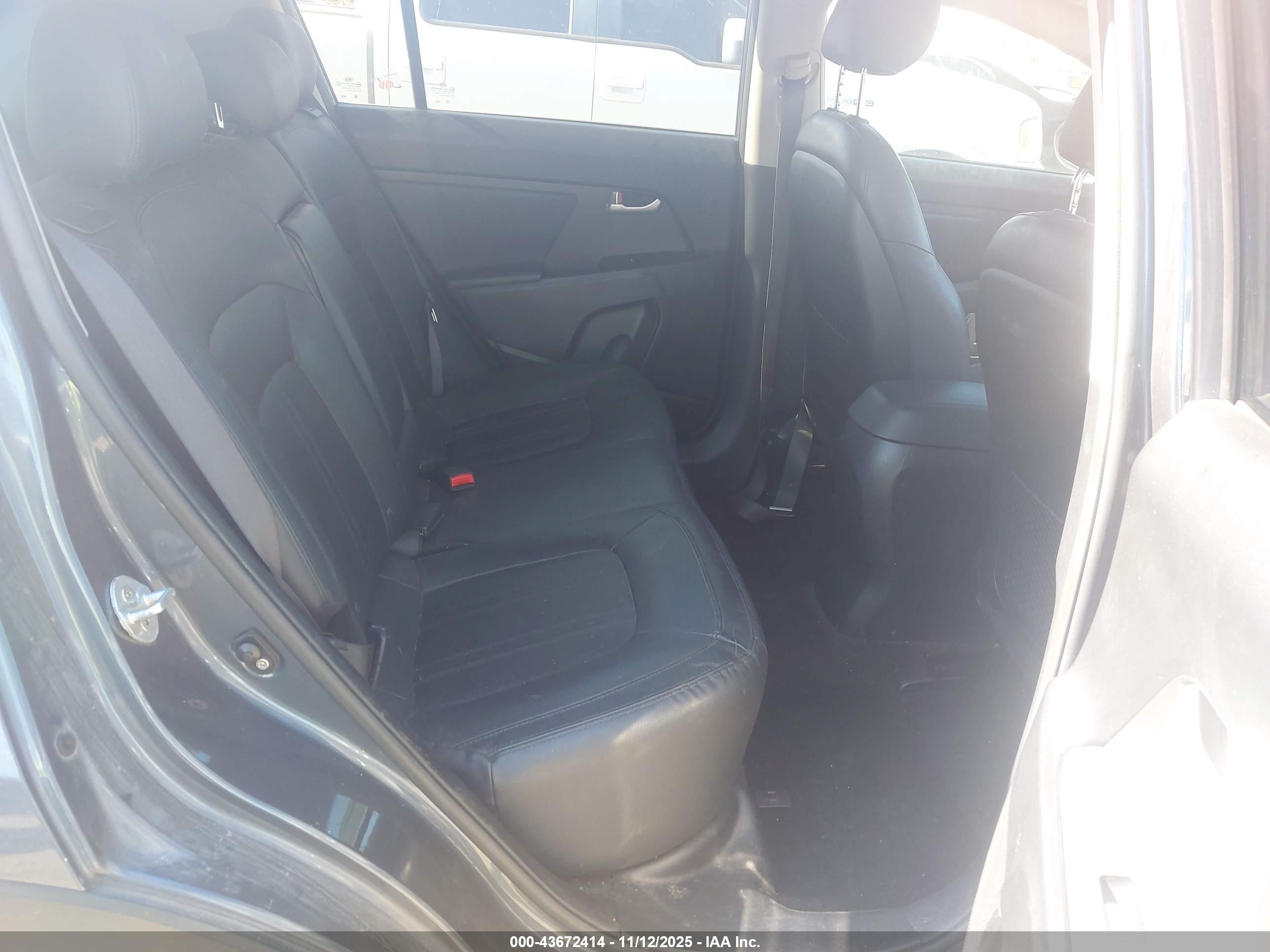 KIA SPORTAGE image 8