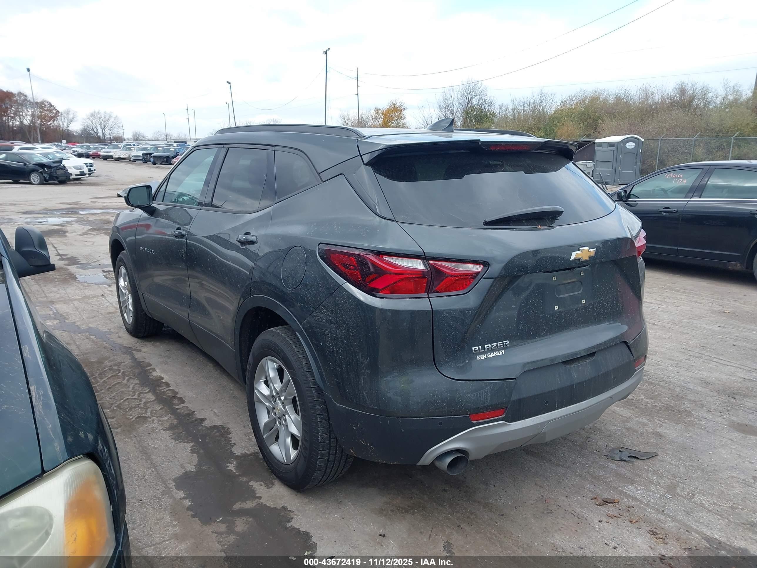 CHEVROLET BLAZER image 3