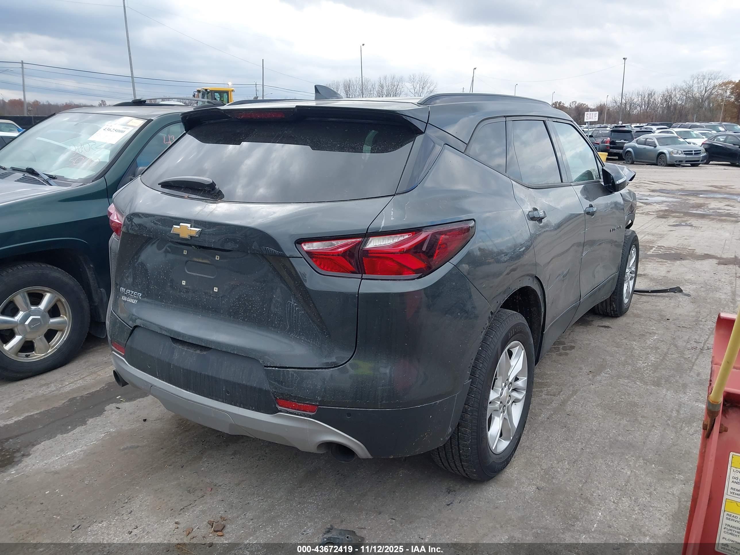 CHEVROLET BLAZER image 4