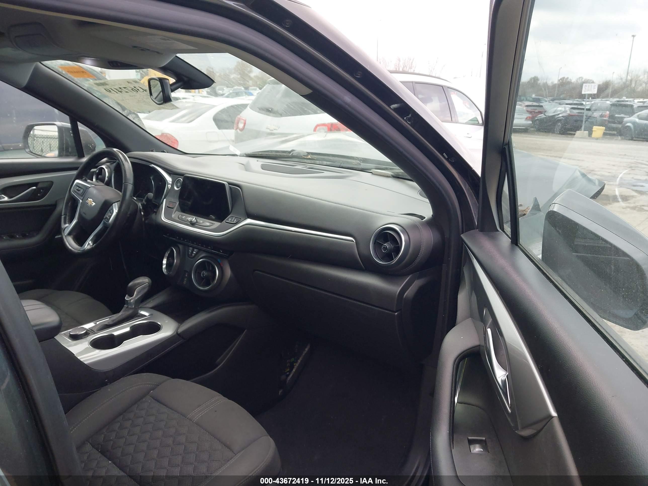 CHEVROLET BLAZER image 5