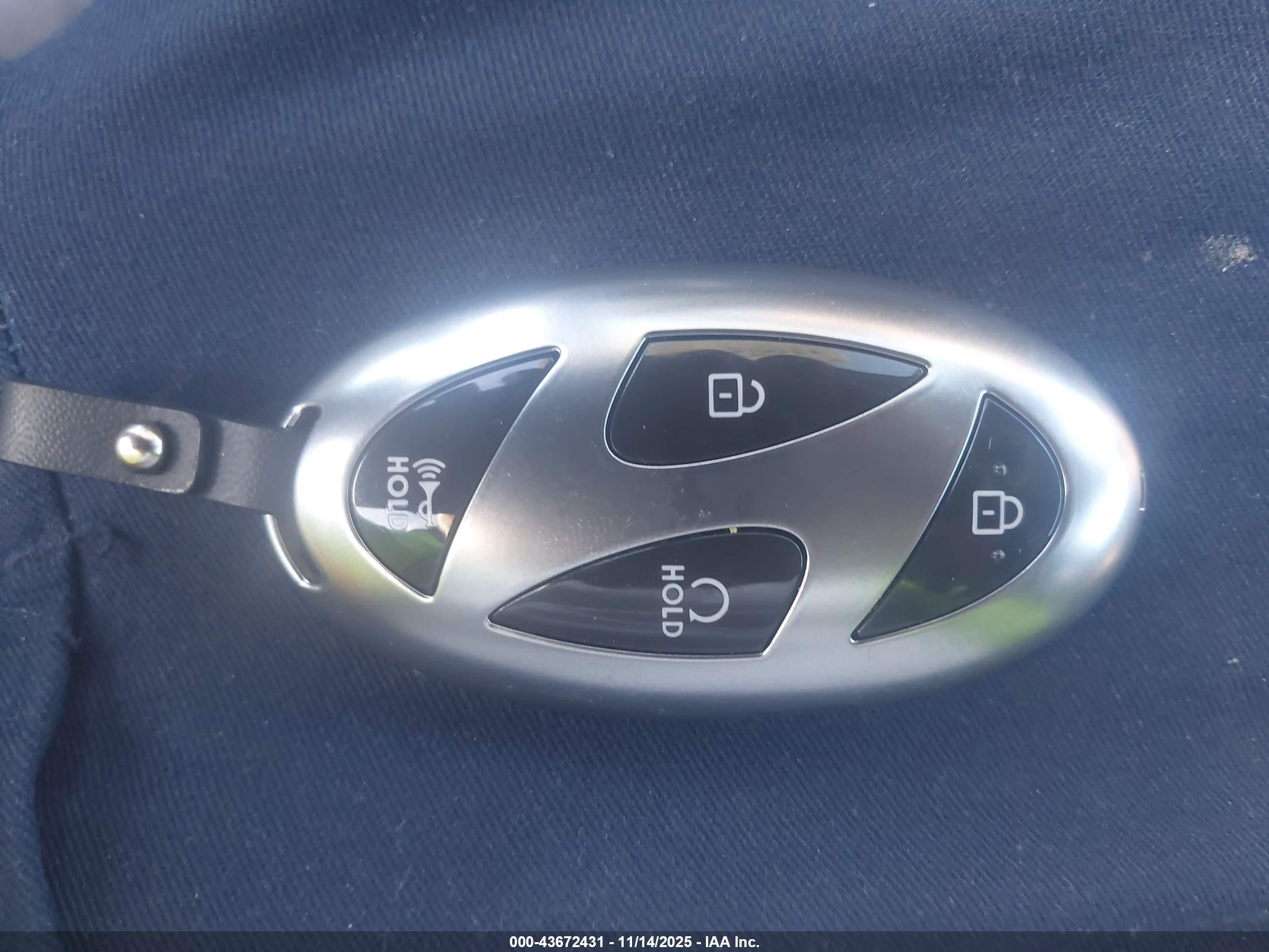 HYUNDAI ELANTRA image 11