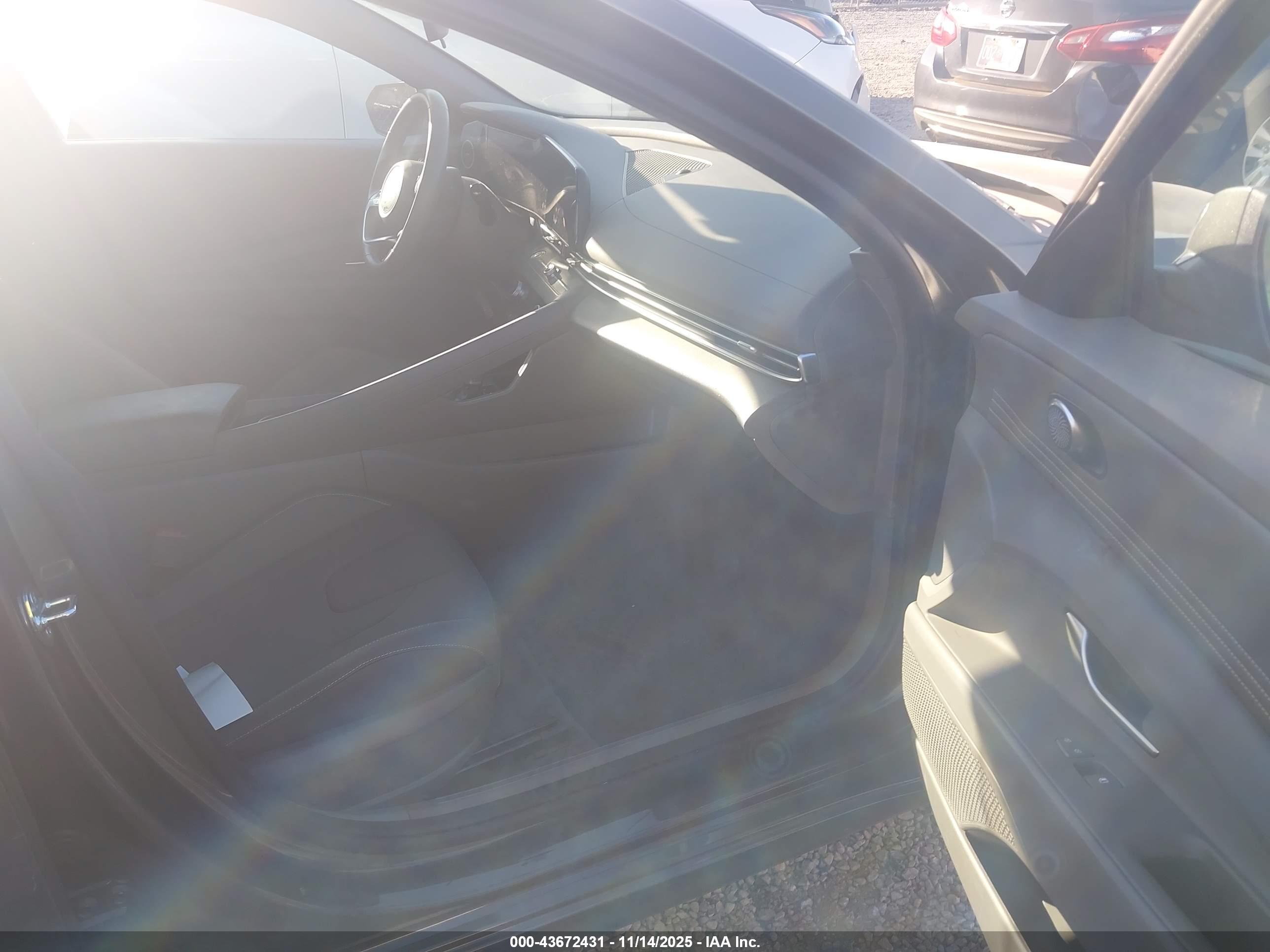 HYUNDAI ELANTRA image 5
