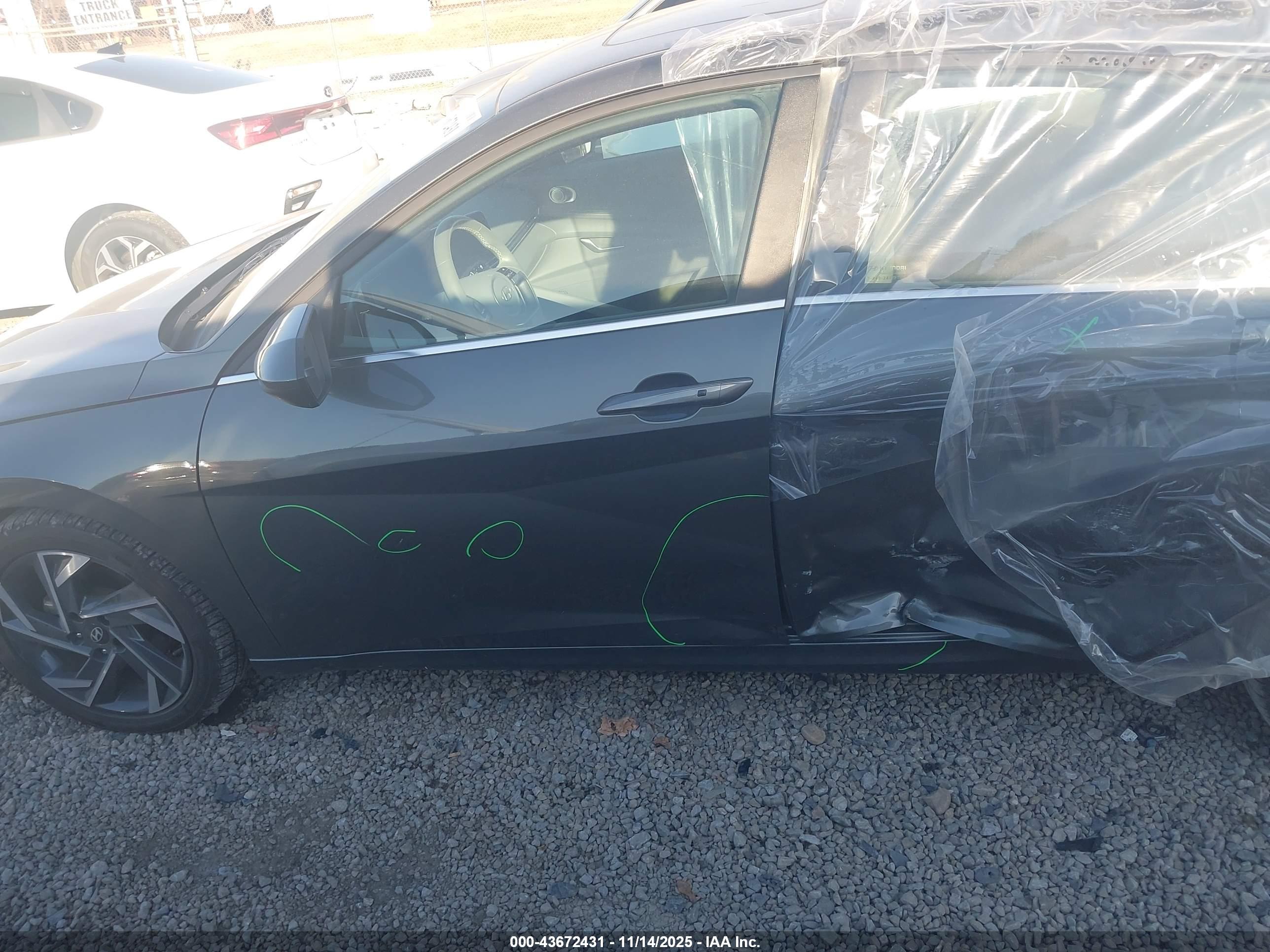 HYUNDAI ELANTRA image 6