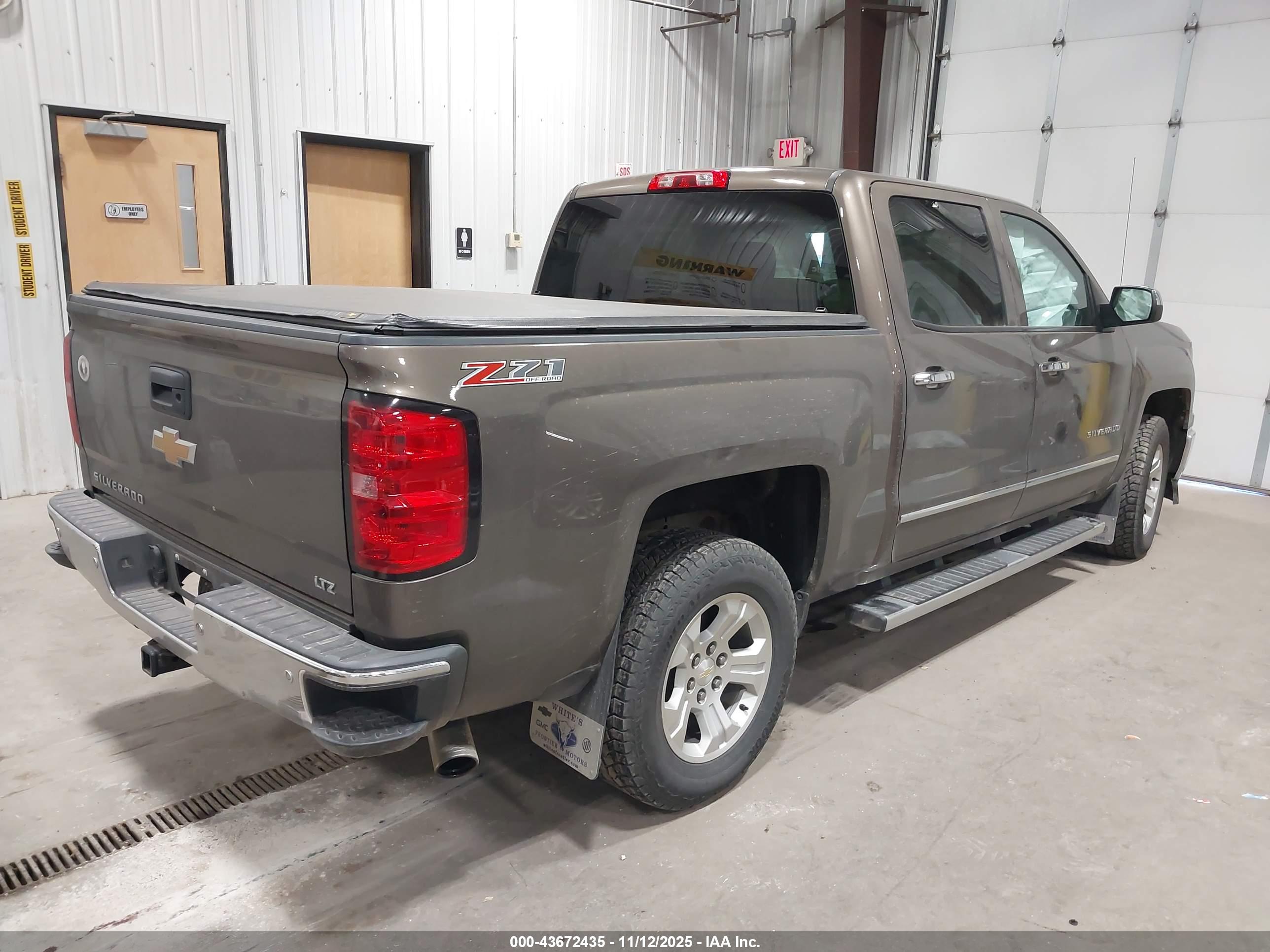 CHEVROLET SILVERADO image 4