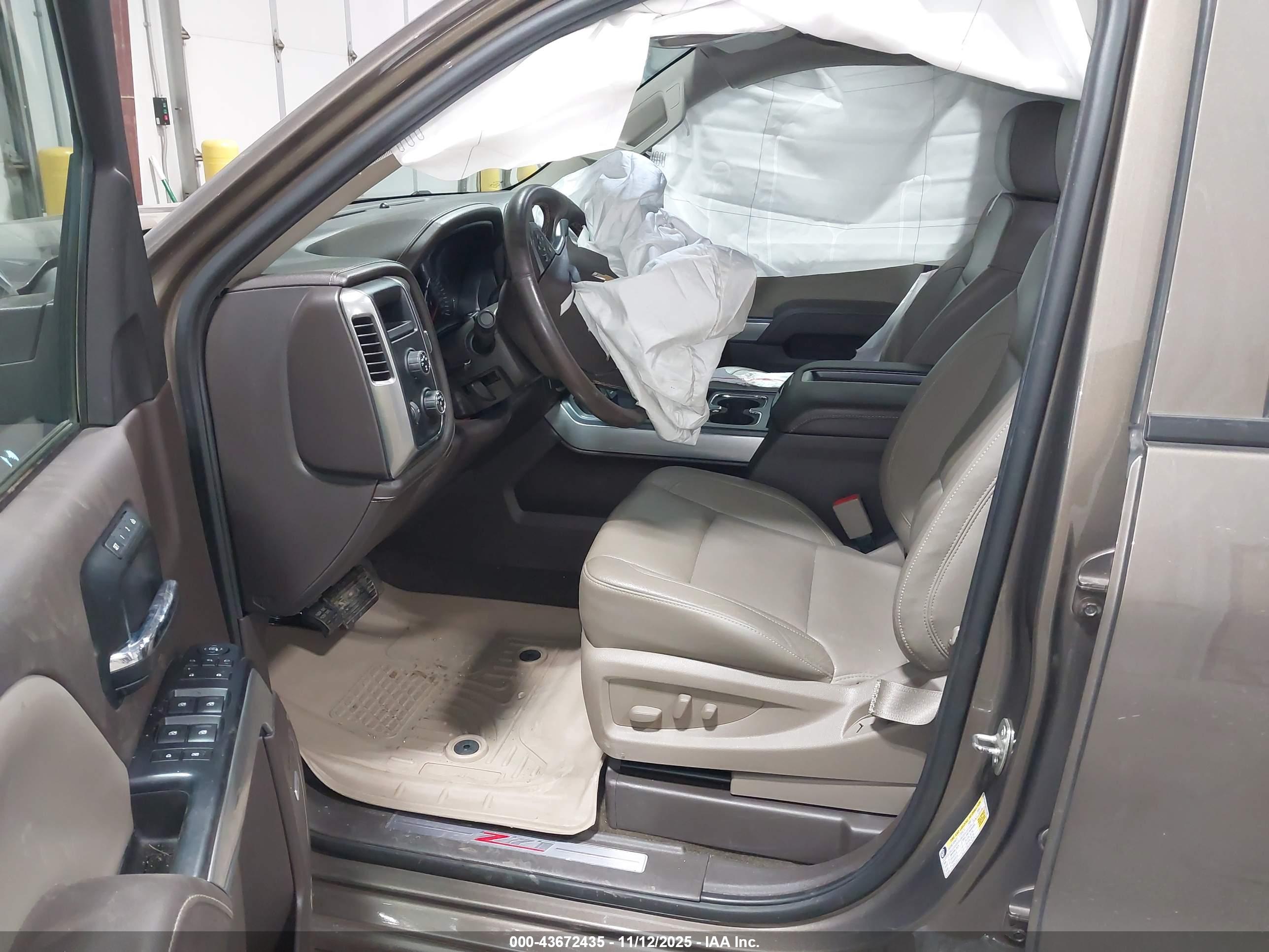 CHEVROLET SILVERADO image 5