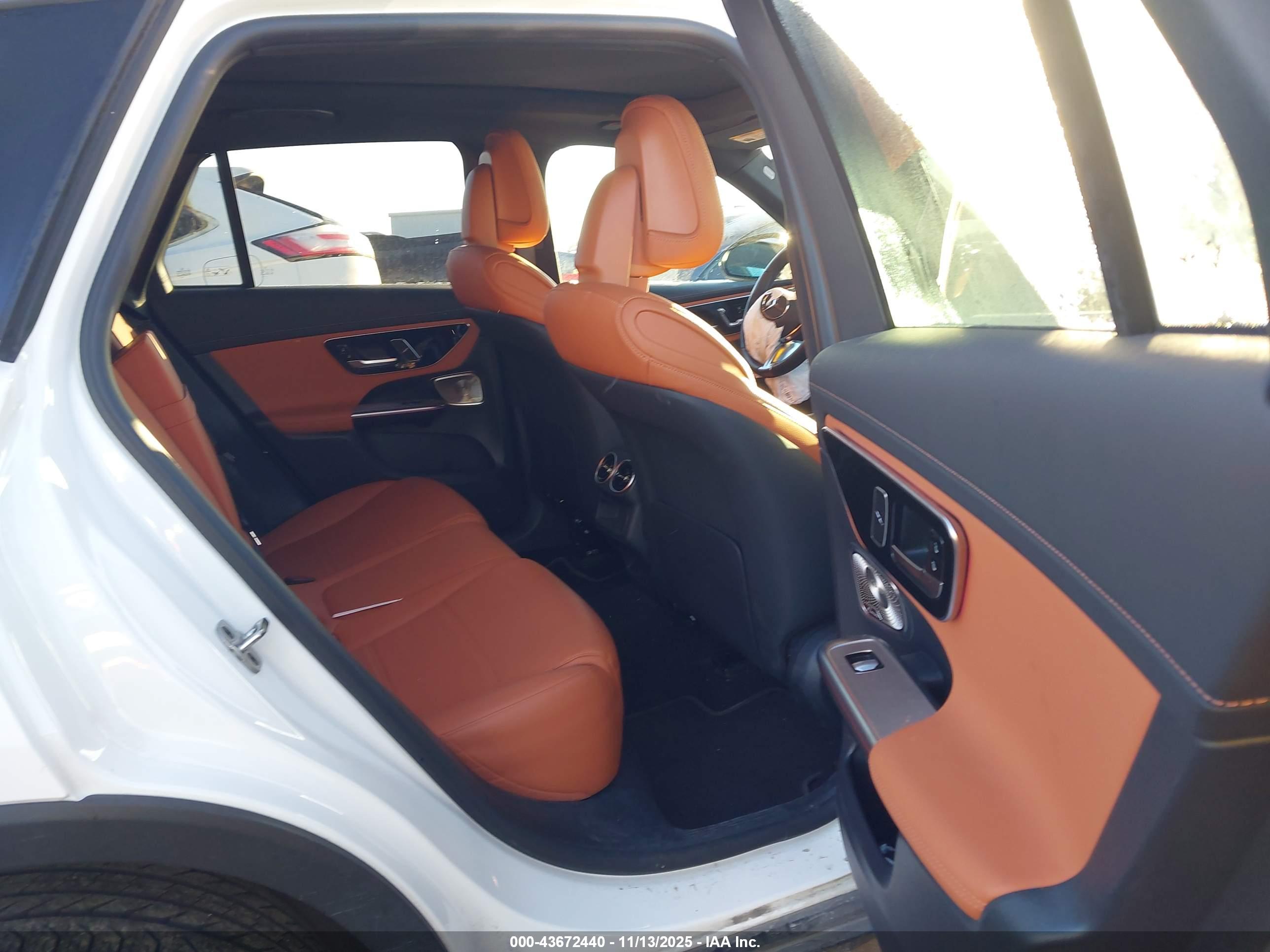 MERCEDES-BENZ GLC image 8