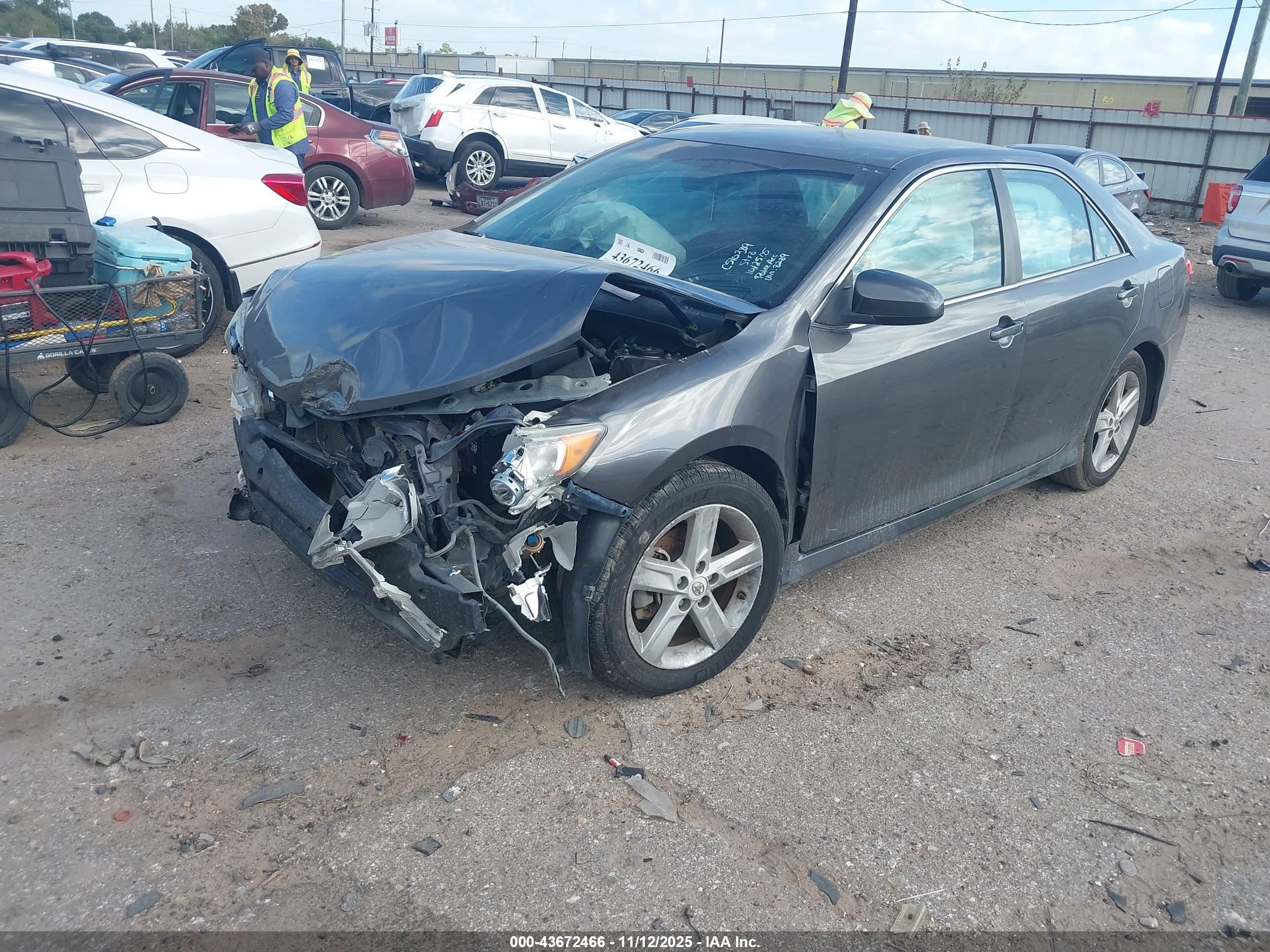 TOYOTA CAMRY image 2