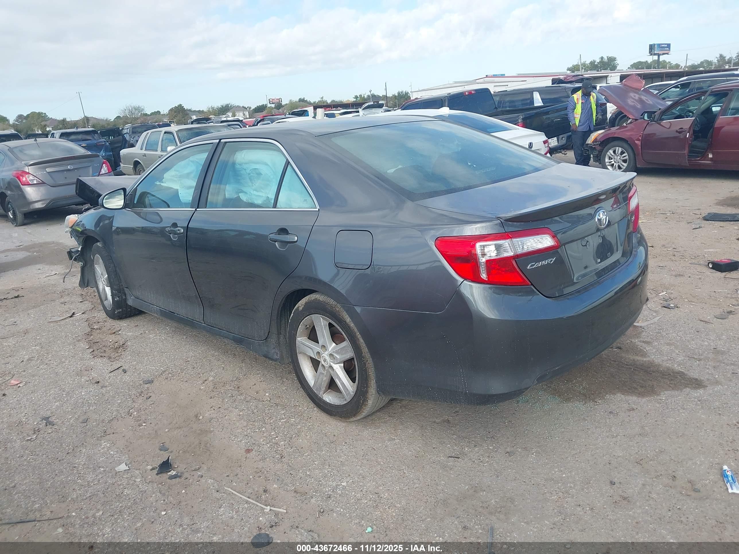 TOYOTA CAMRY image 3