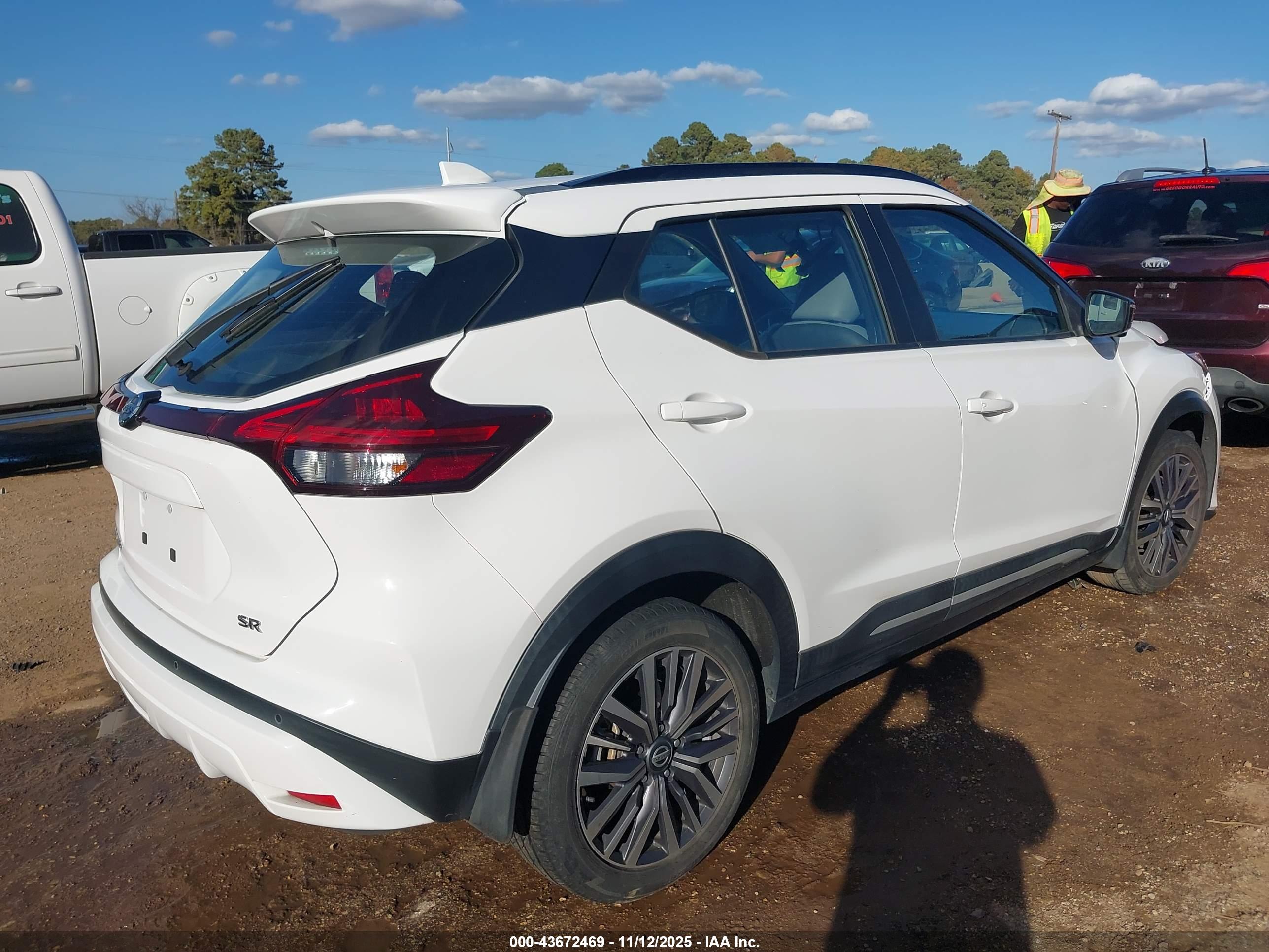 NISSAN KICKS image 4
