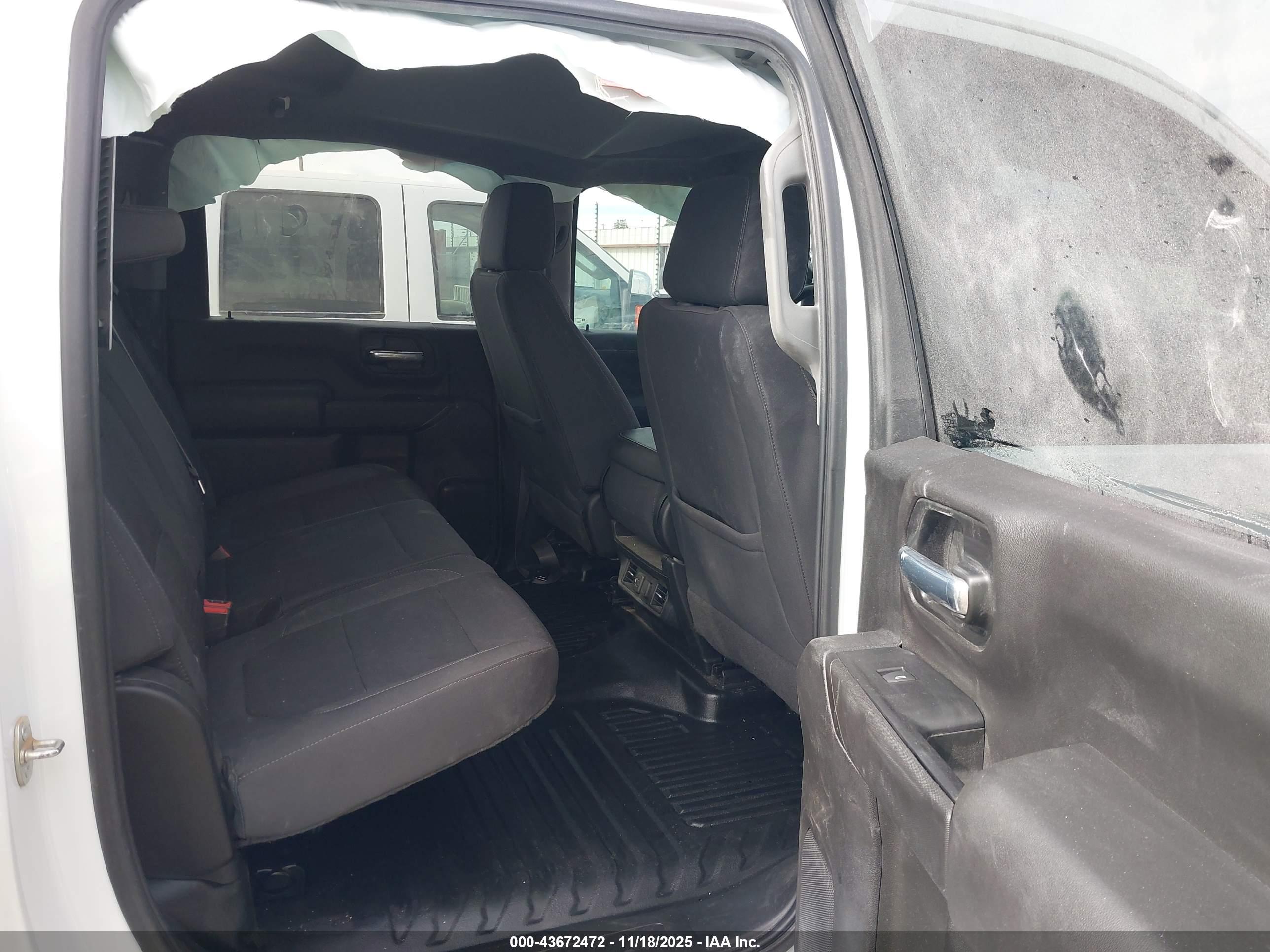 CHEVROLET SILVERADO image 7