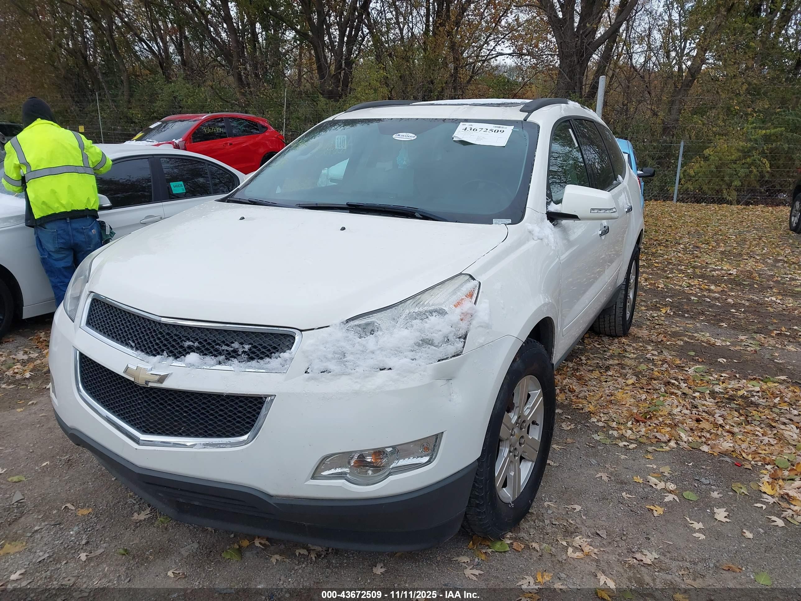 CHEVROLET TRAVERSE image 2