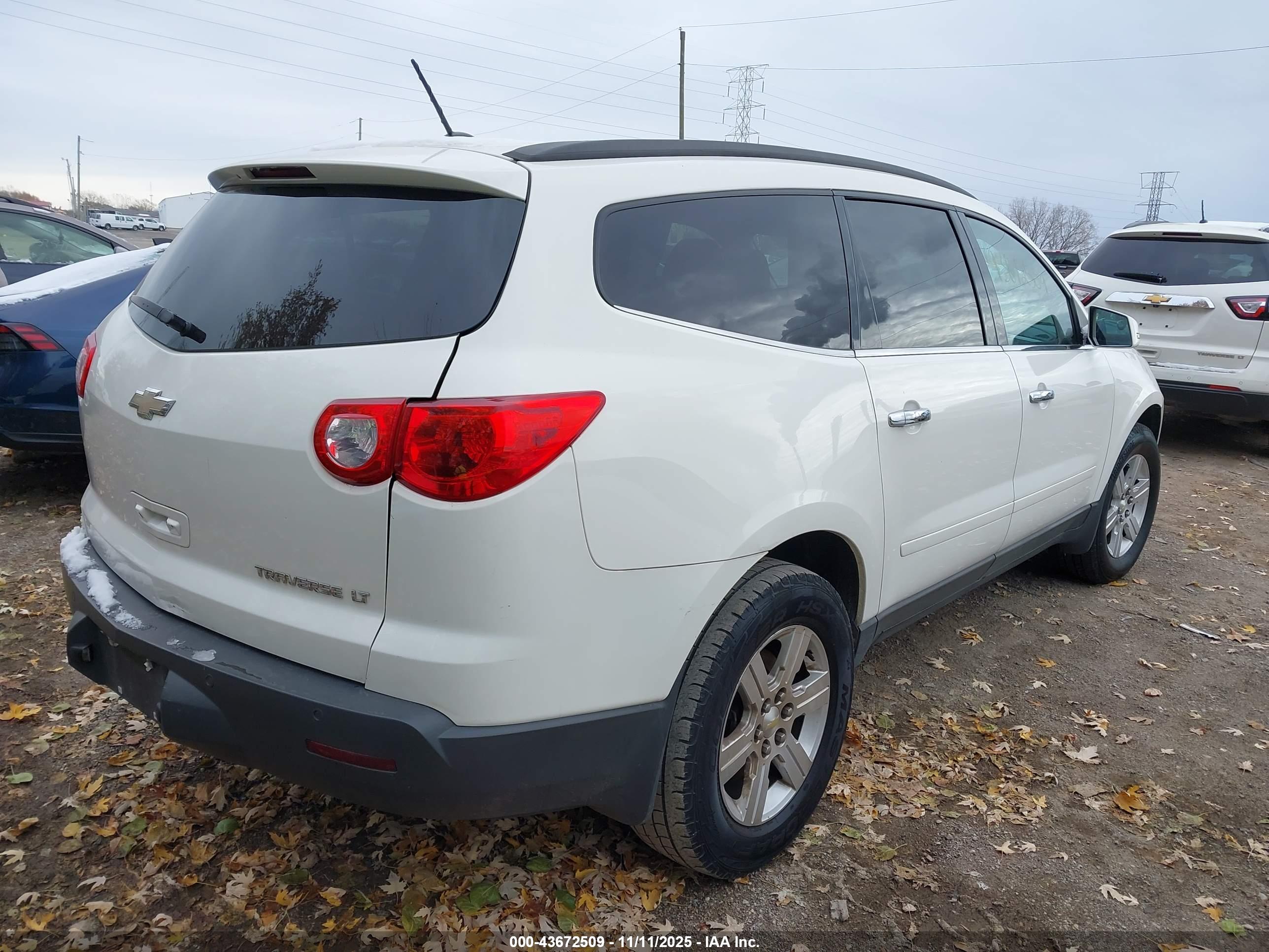 CHEVROLET TRAVERSE image 4