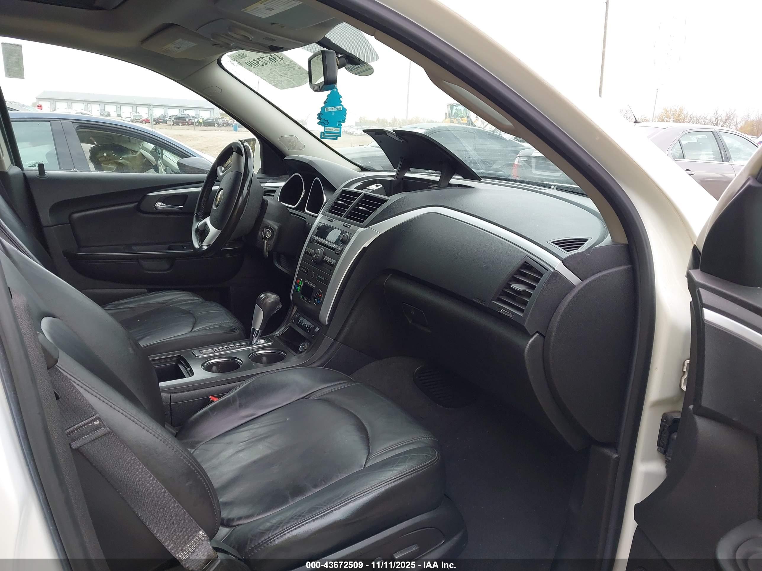 CHEVROLET TRAVERSE image 5