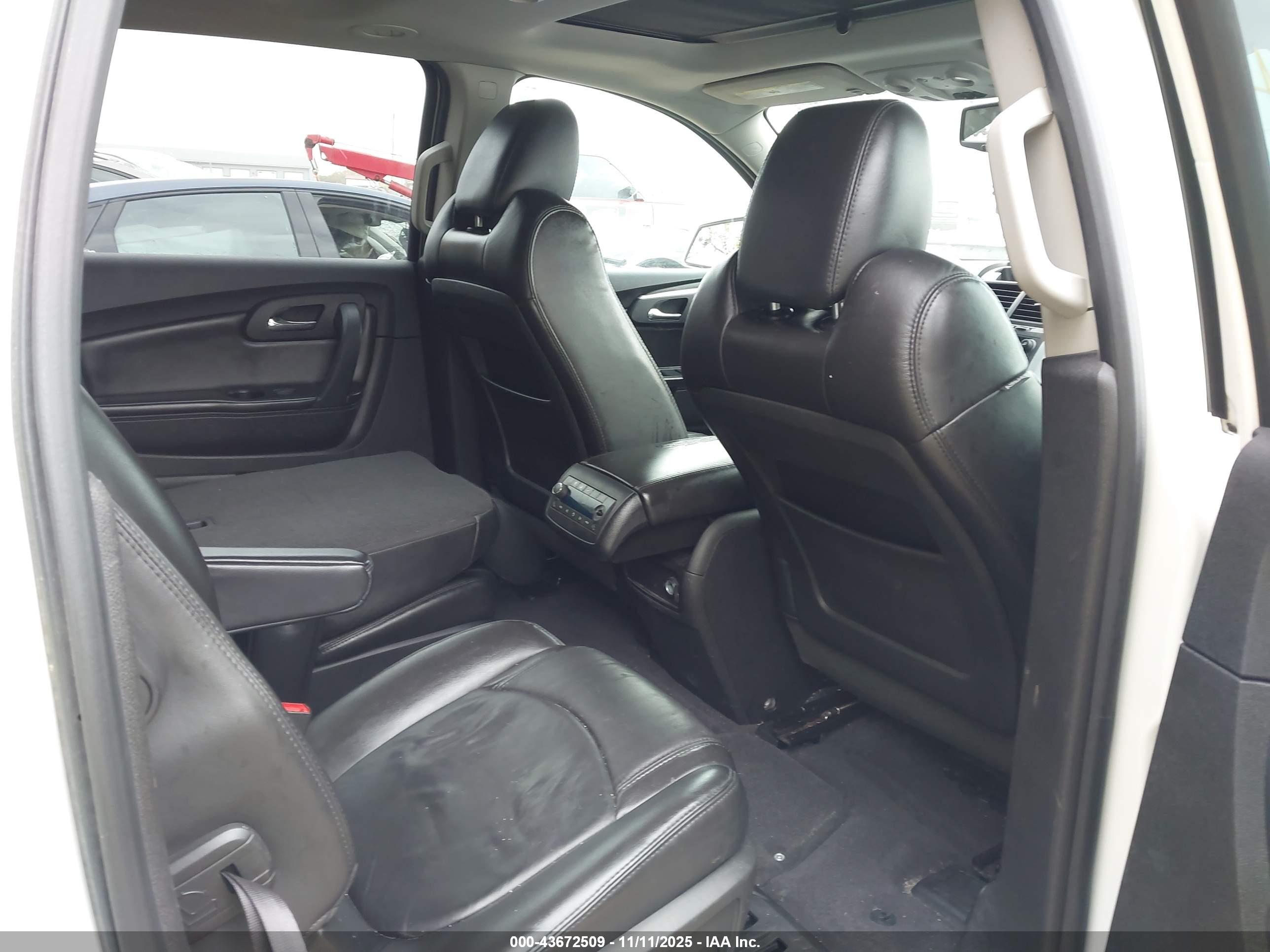 CHEVROLET TRAVERSE image 8