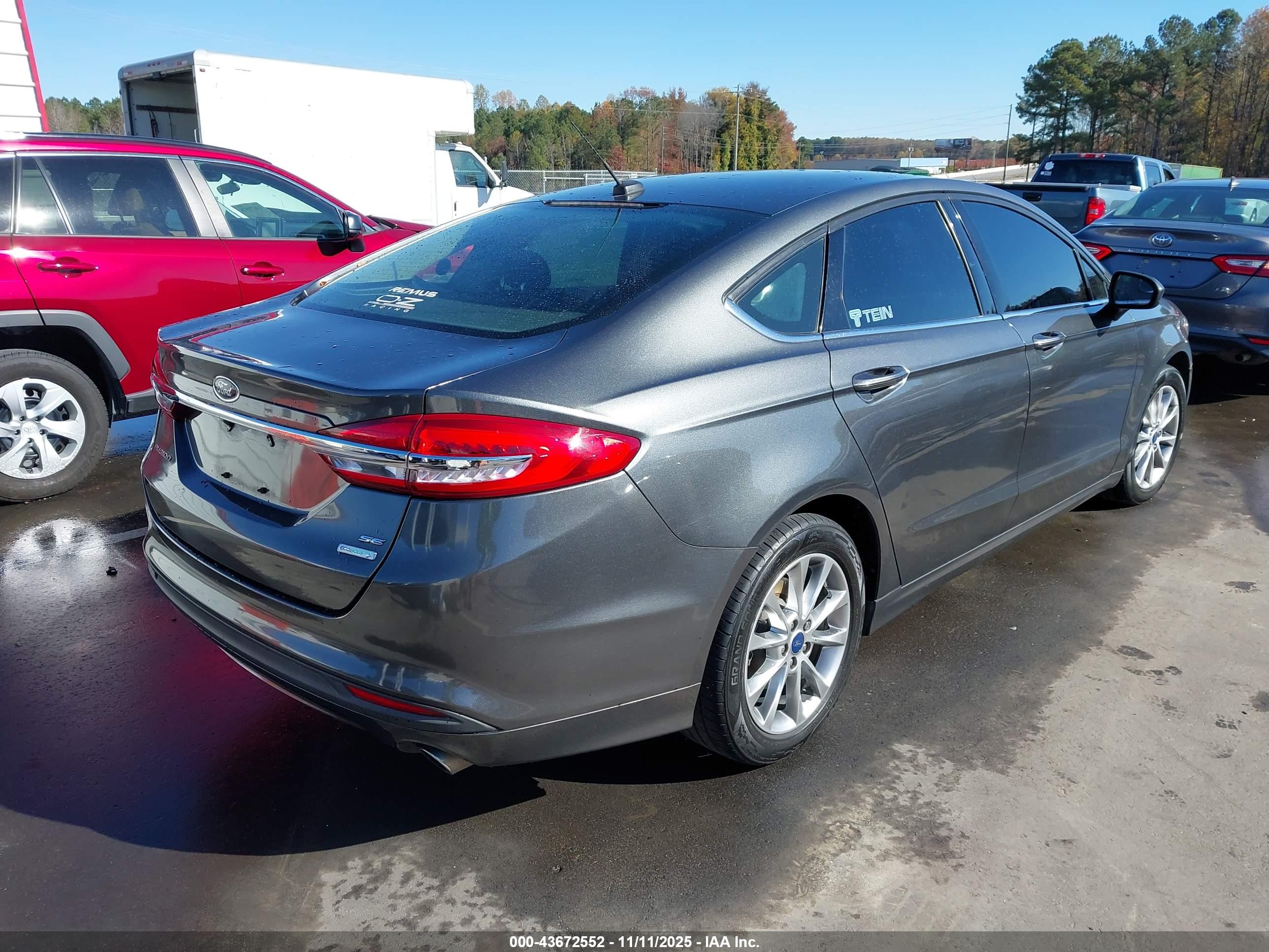 FORD FUSION image 4