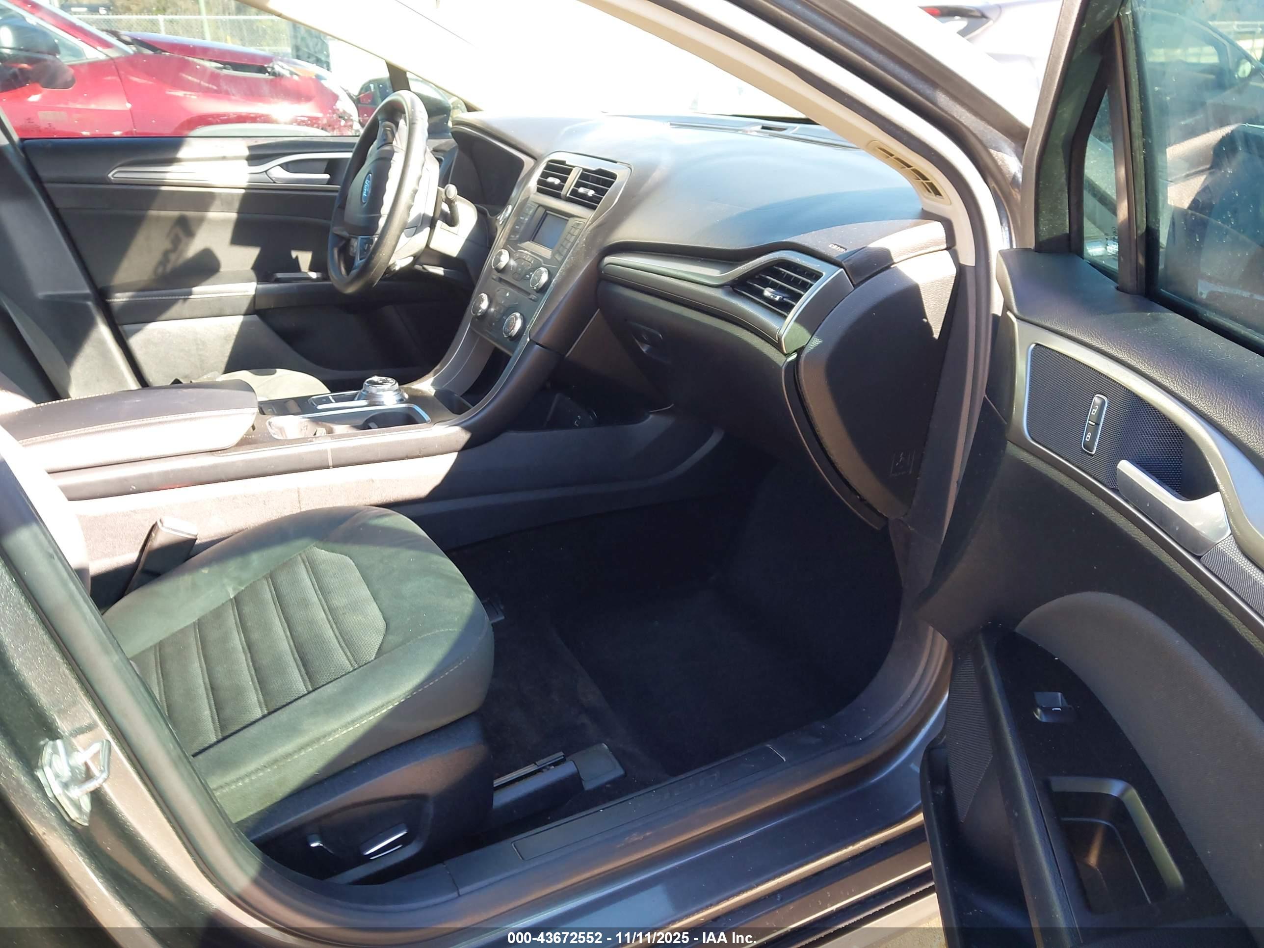 FORD FUSION image 5