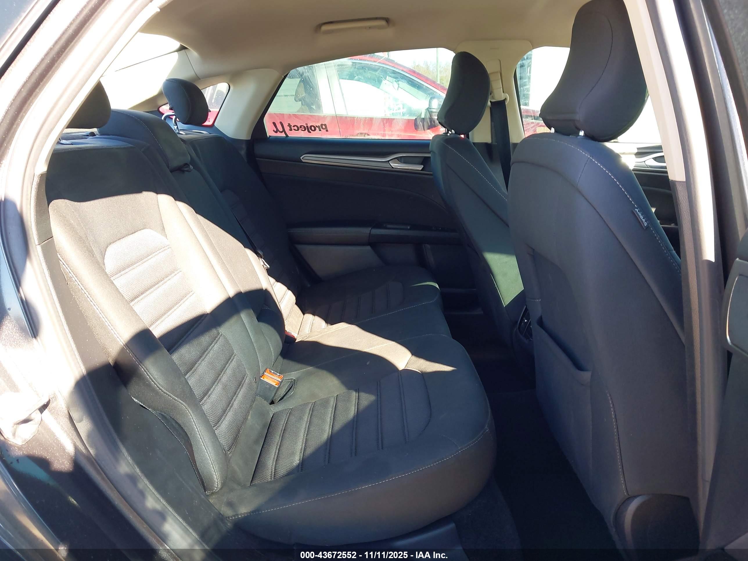 FORD FUSION image 8