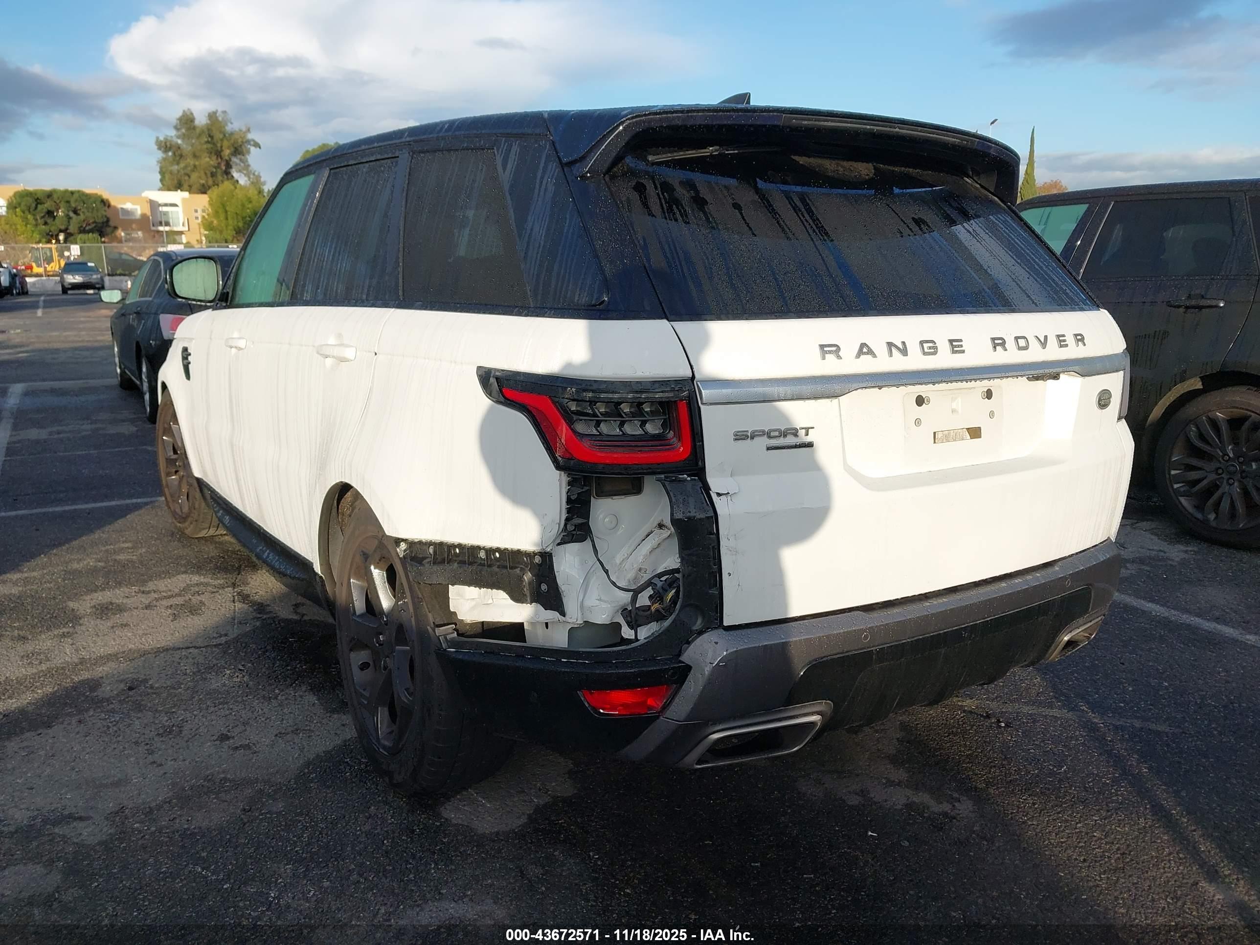 LAND ROVER image 3