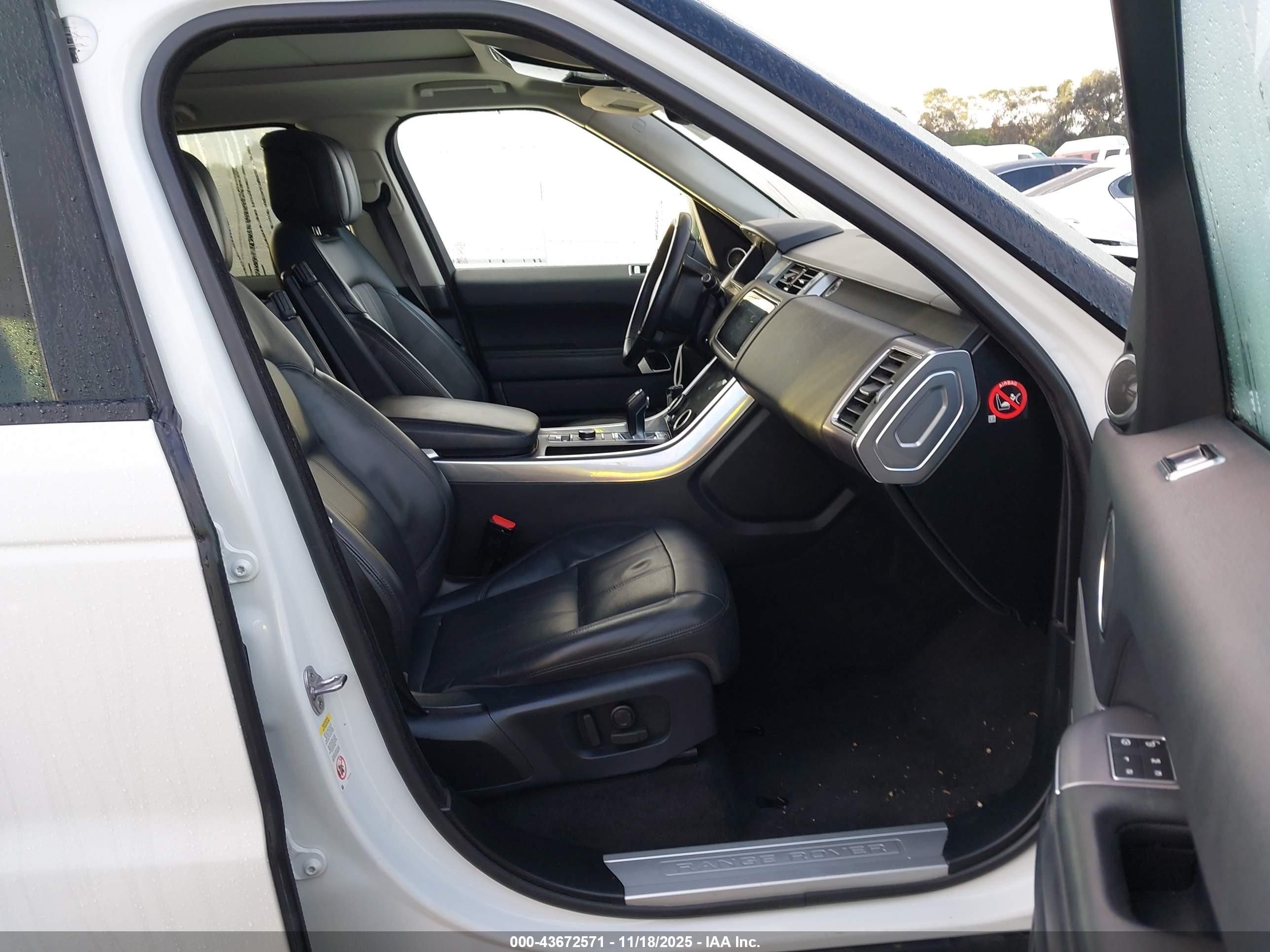 LAND ROVER image 5