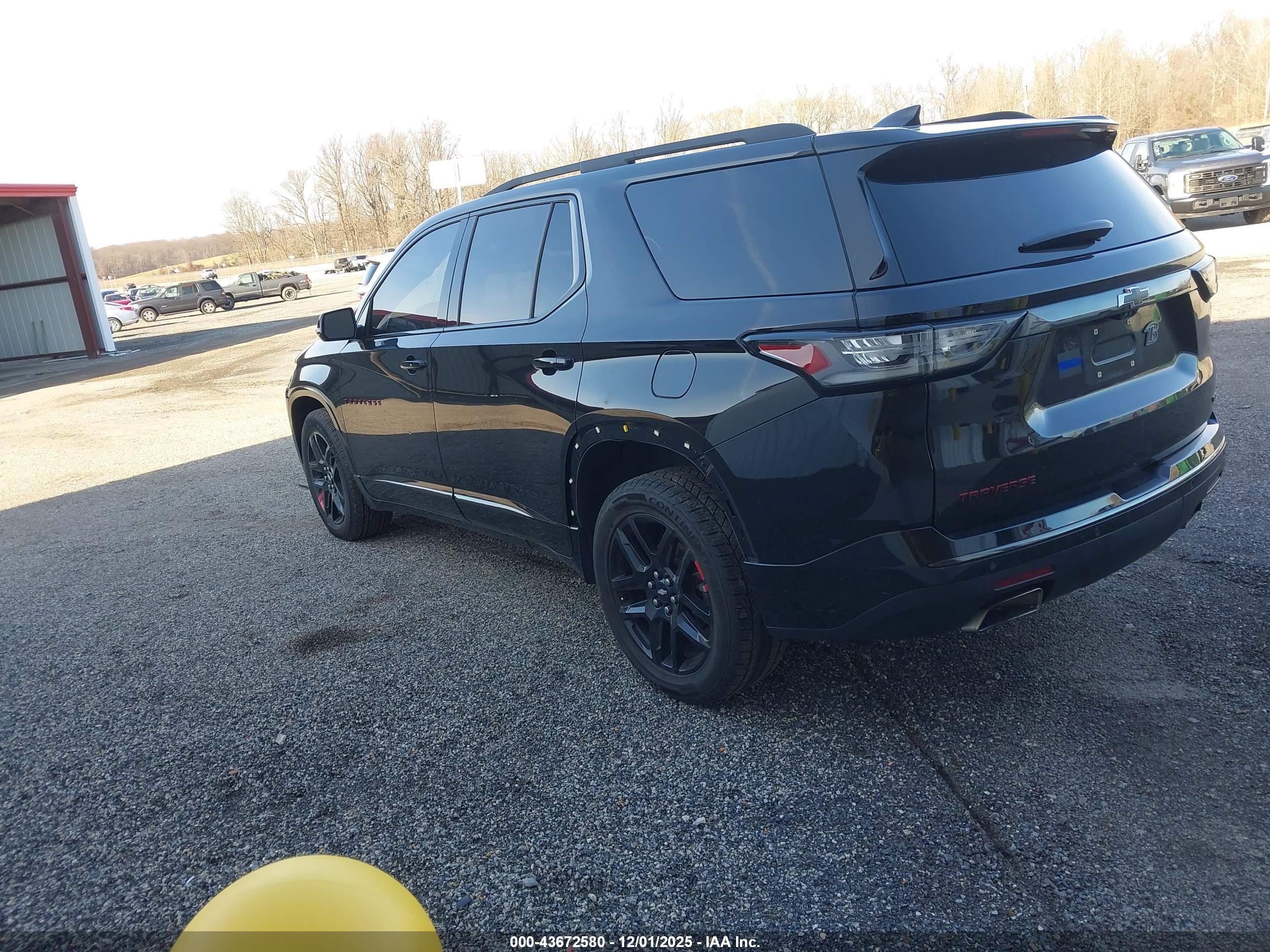 CHEVROLET TRAVERSE image 3