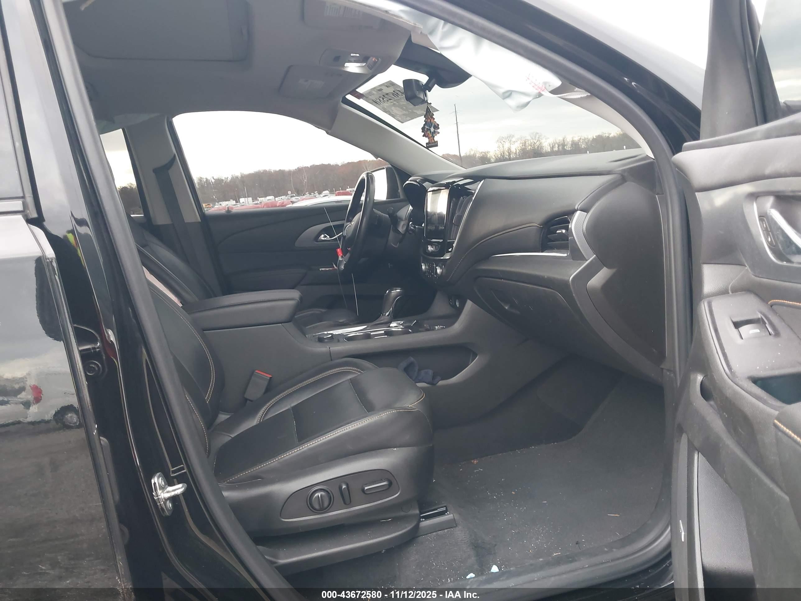 CHEVROLET TRAVERSE image 5