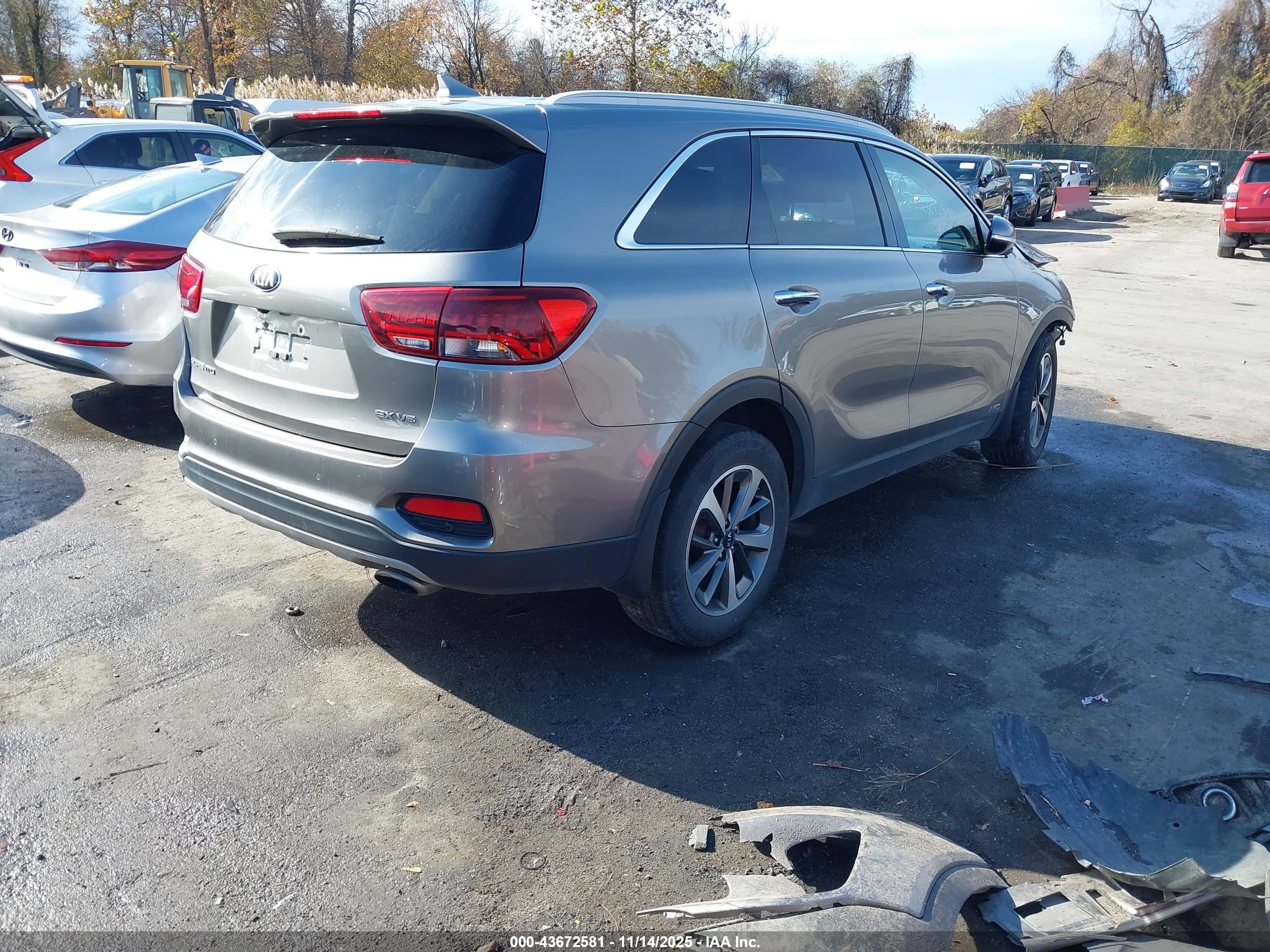 KIA SORENTO image 4