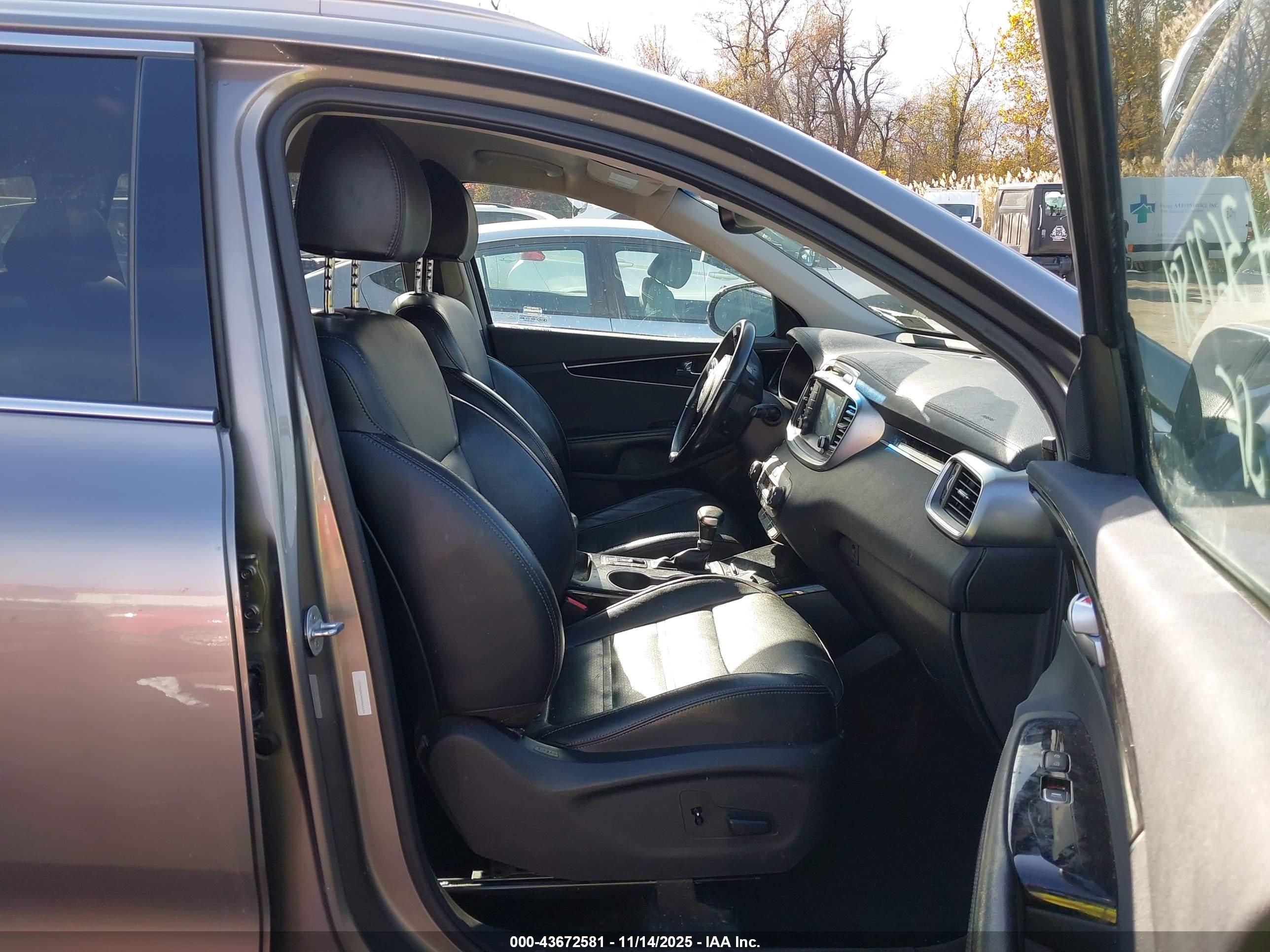 KIA SORENTO image 5