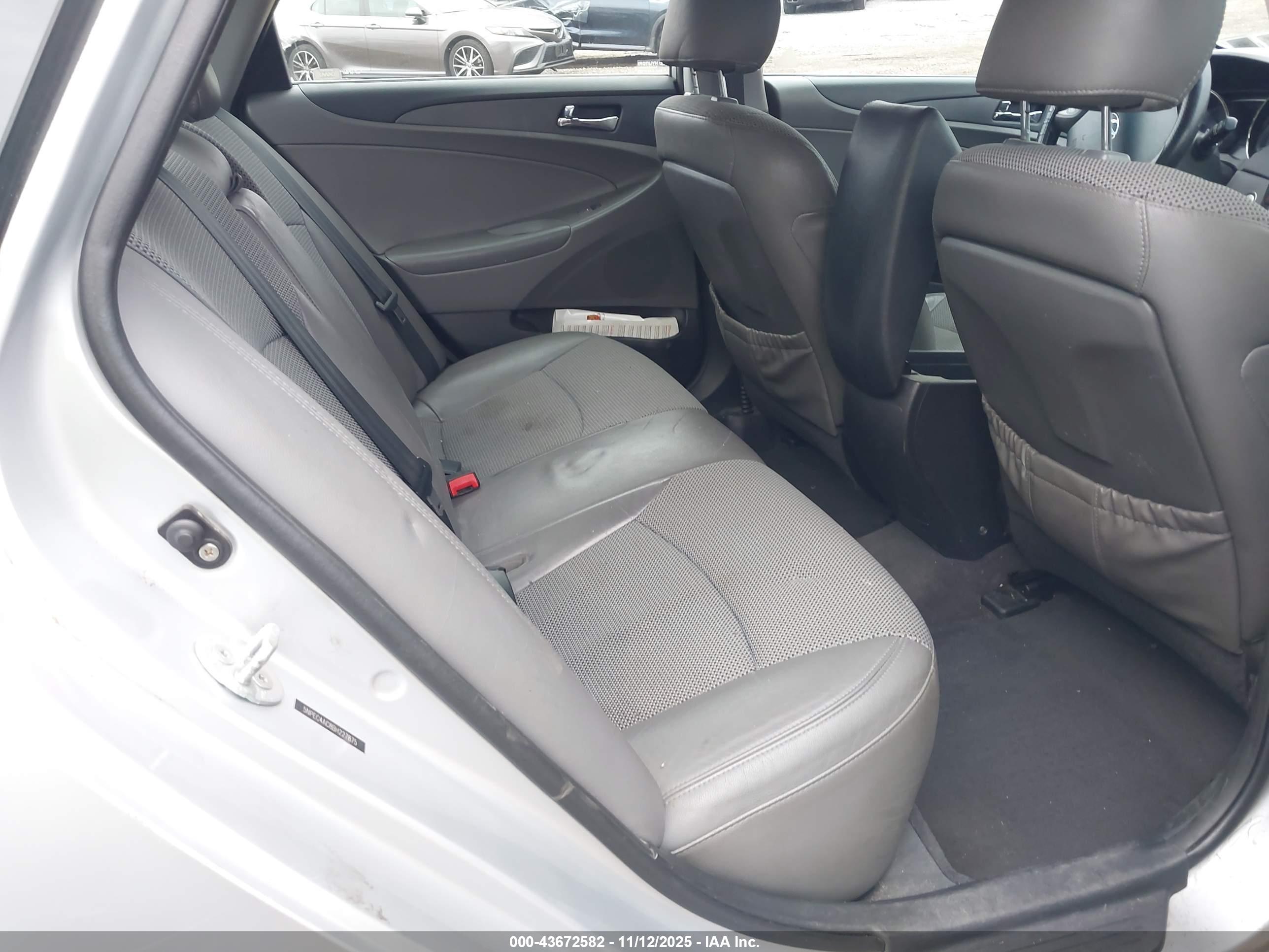 HYUNDAI SONATA image 8