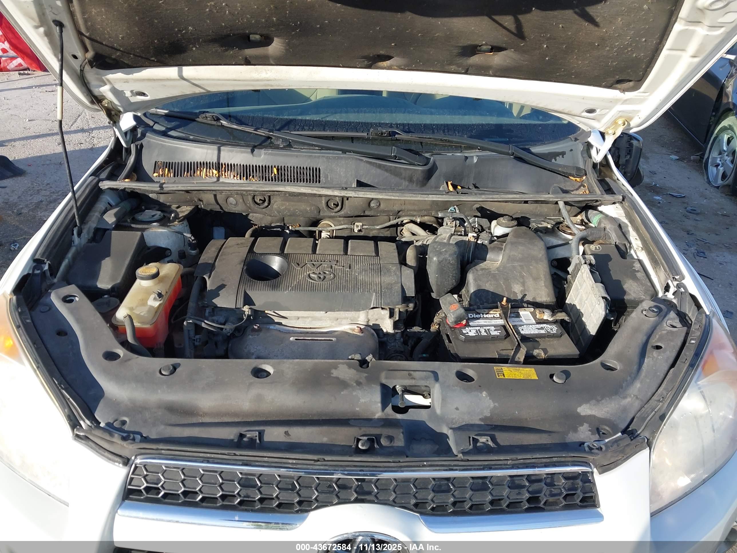 TOYOTA RAV4 image 10