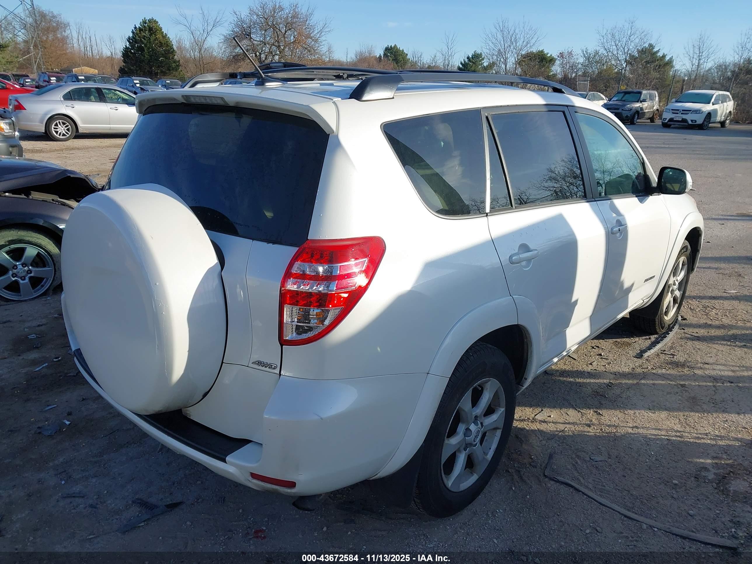 TOYOTA RAV4 image 4