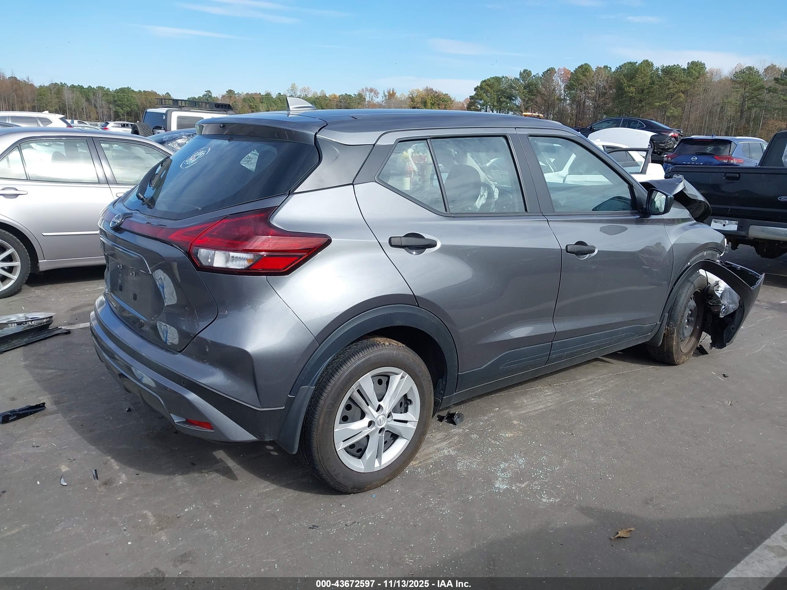 NISSAN KICKS image 4