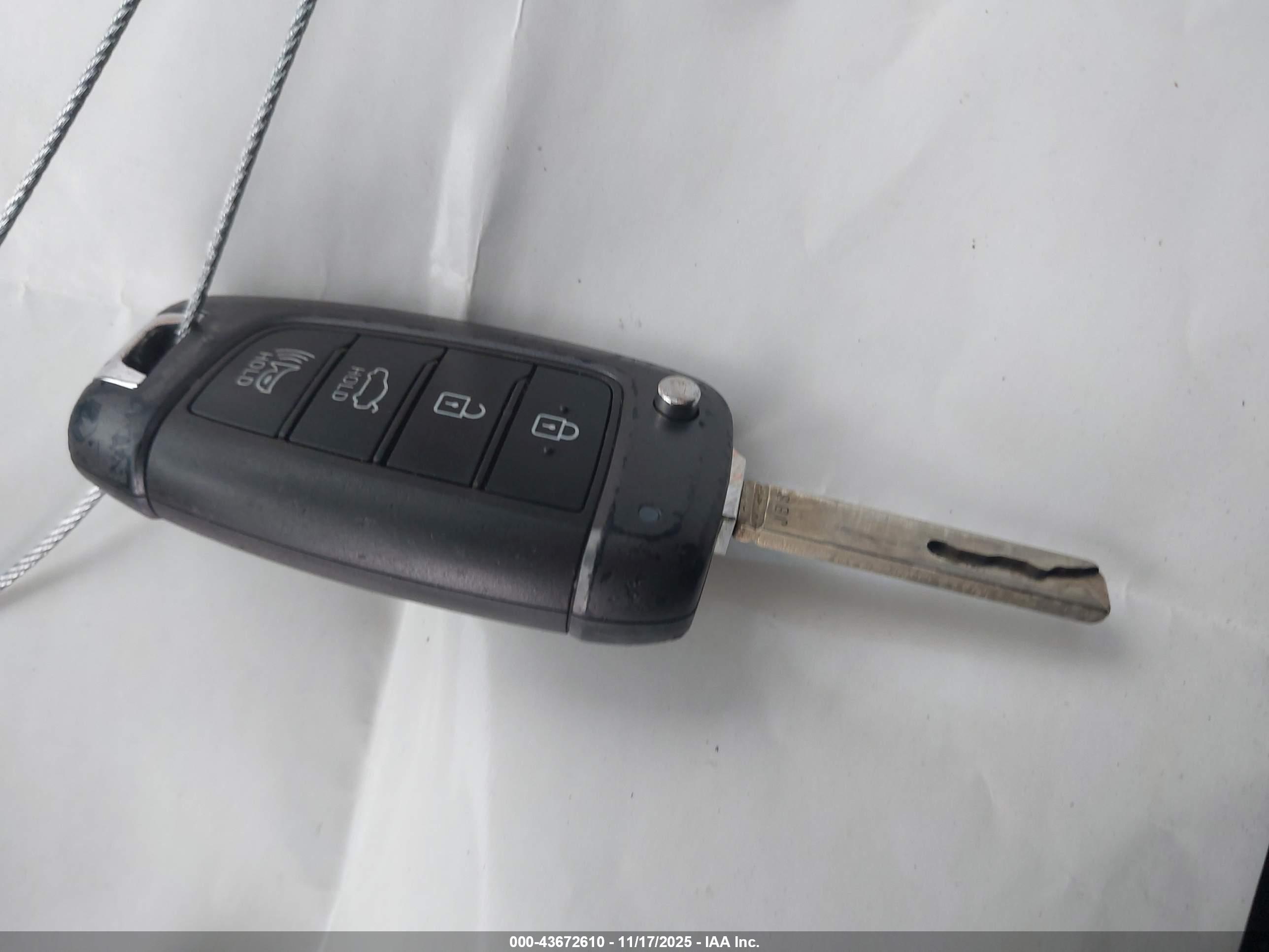 HYUNDAI ELANTRA image 11