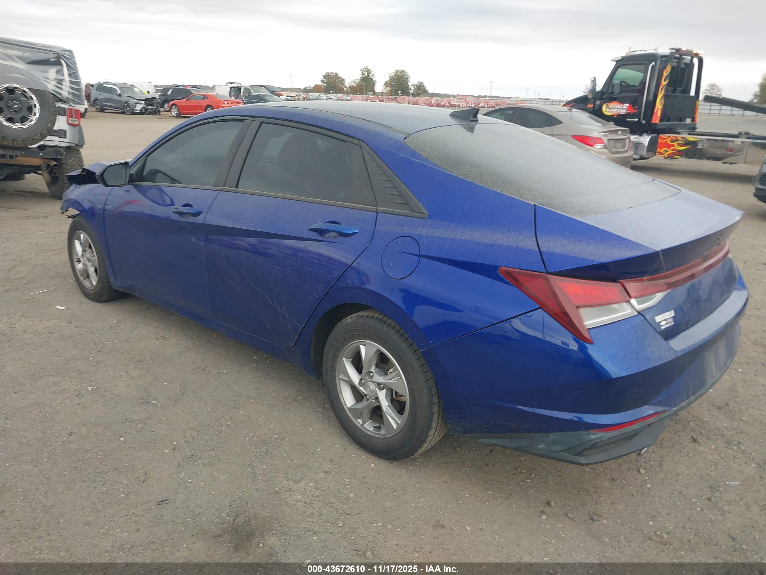 HYUNDAI ELANTRA image 3