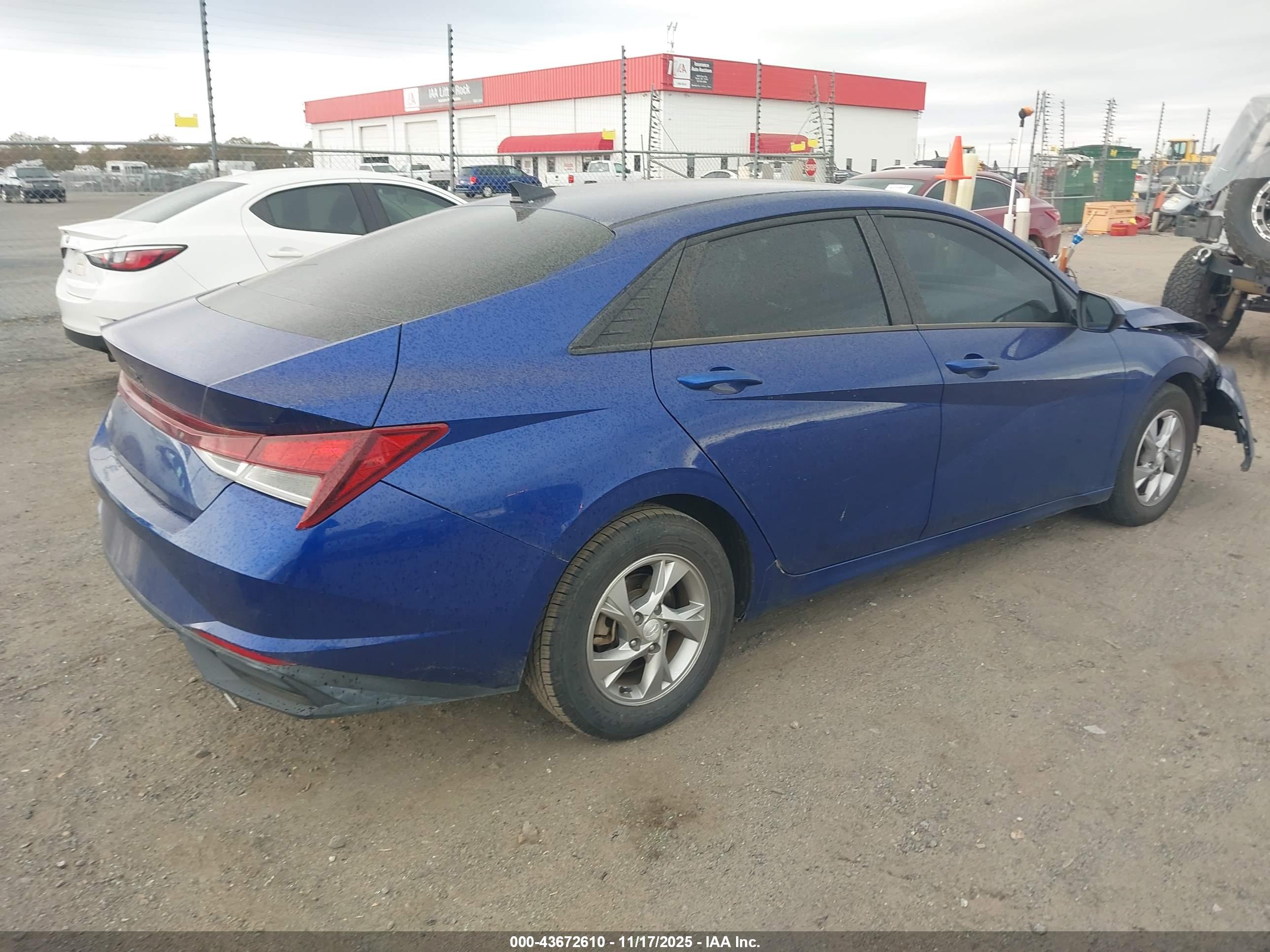 HYUNDAI ELANTRA image 4