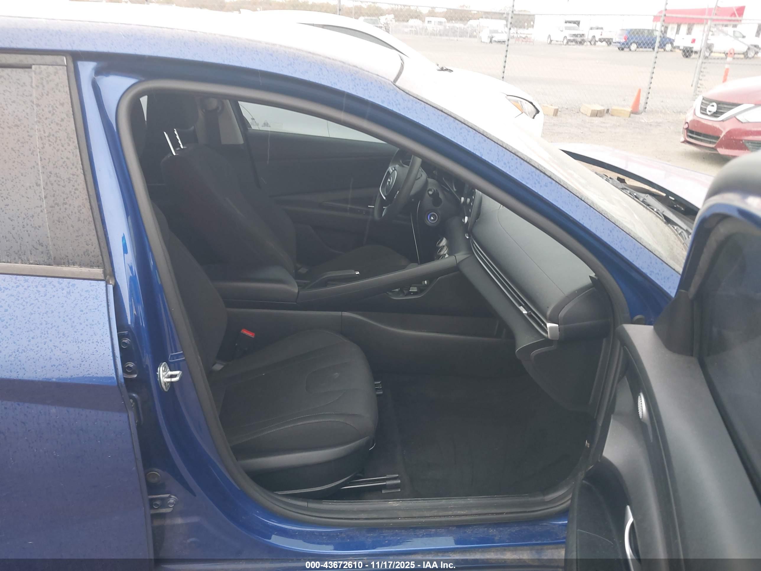 HYUNDAI ELANTRA image 5