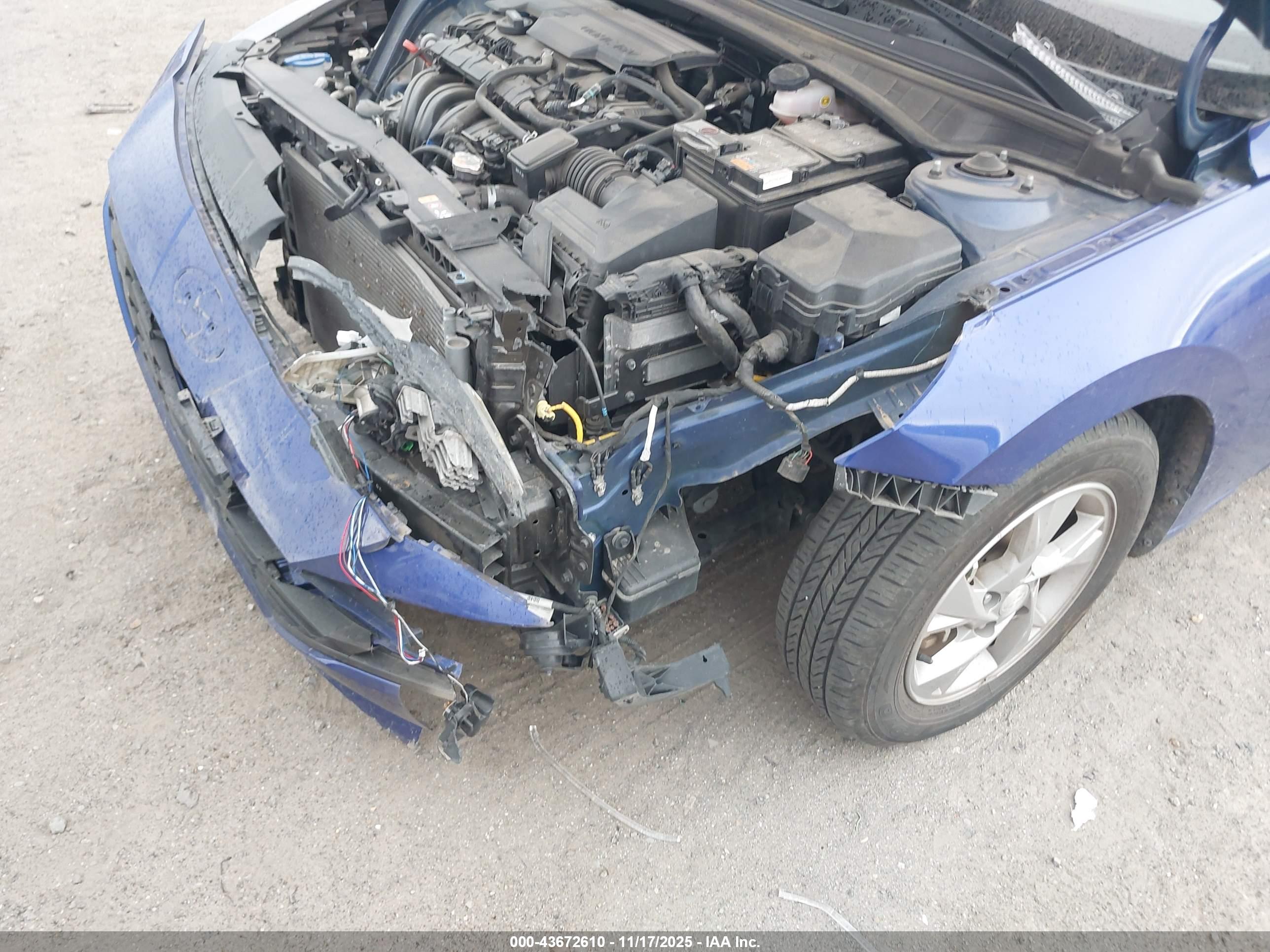 HYUNDAI ELANTRA image 6