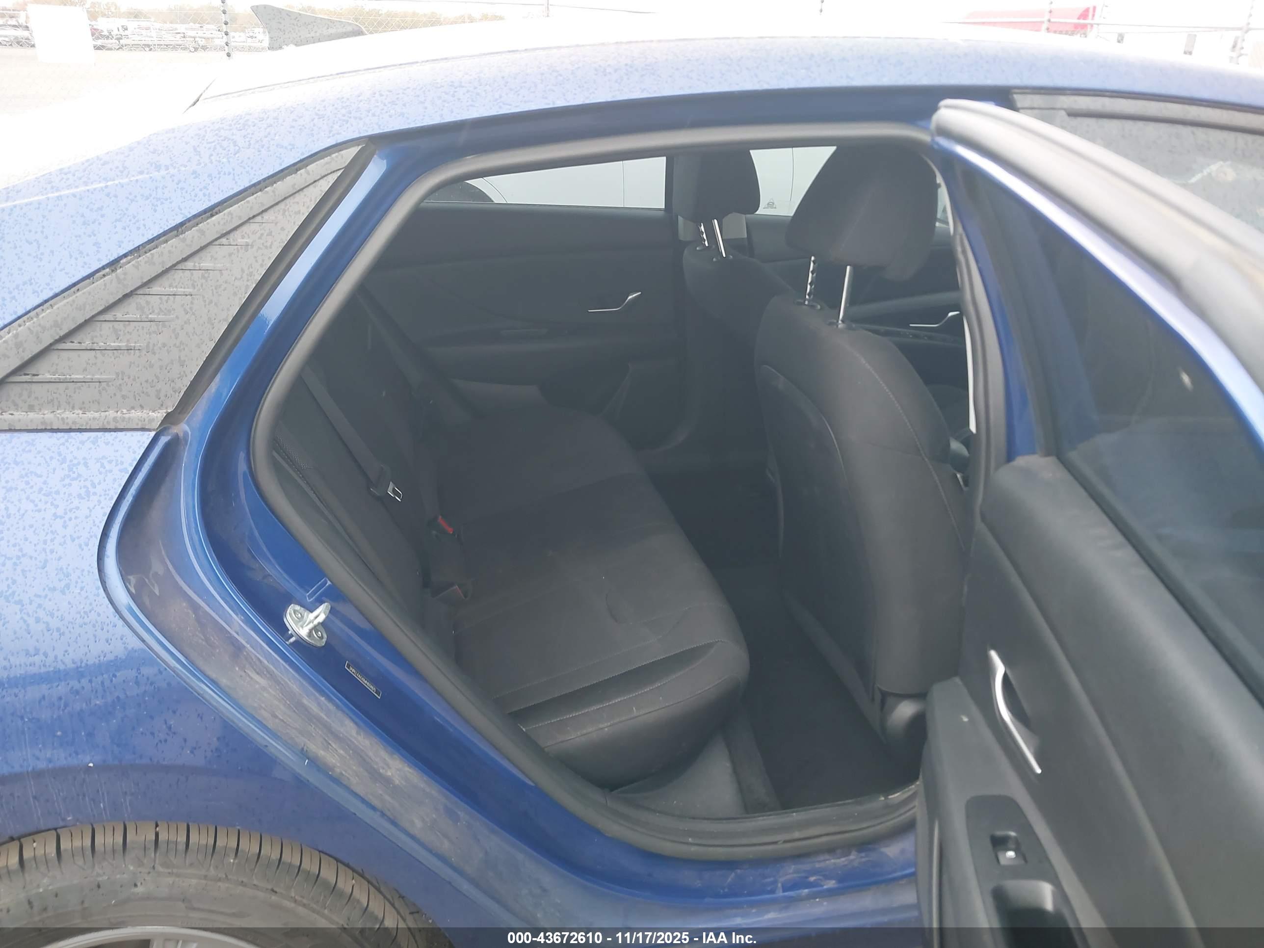 HYUNDAI ELANTRA image 8