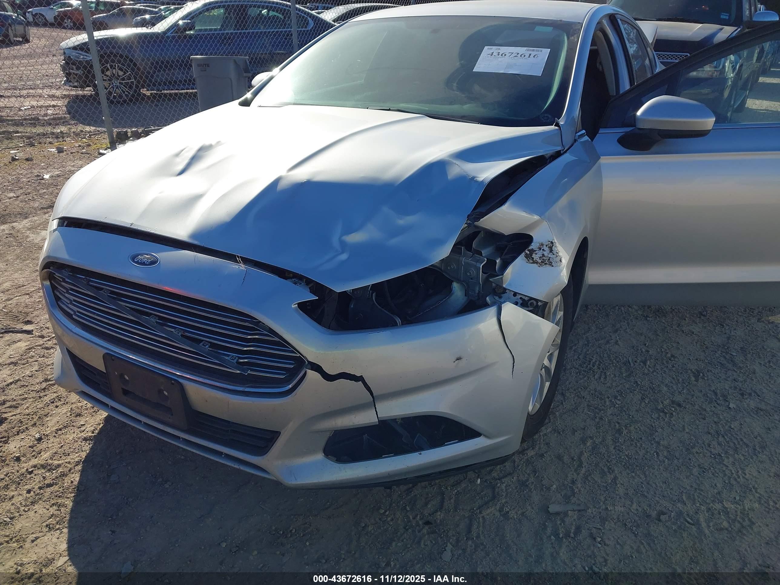 FORD FUSION image 6