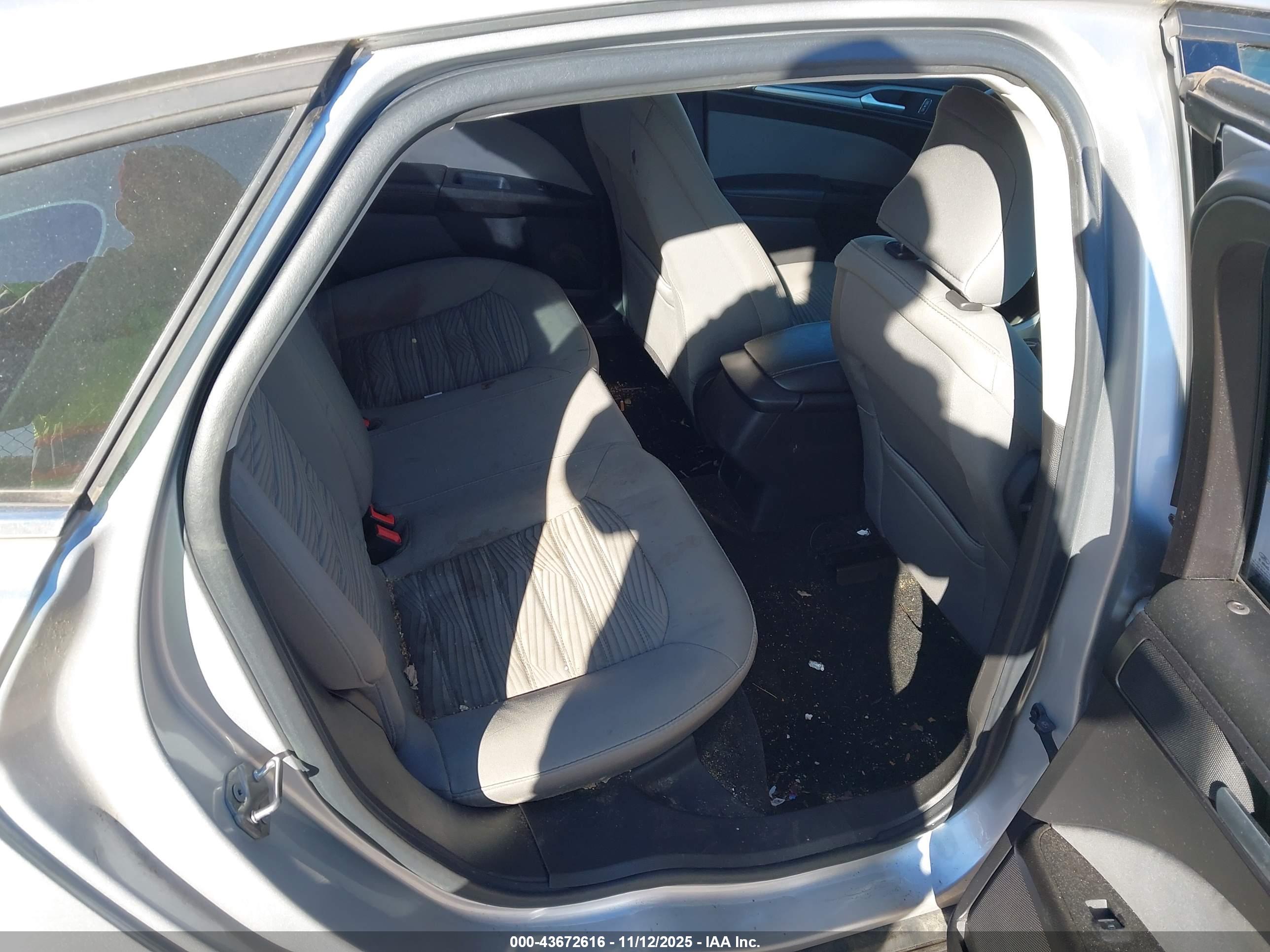FORD FUSION image 8