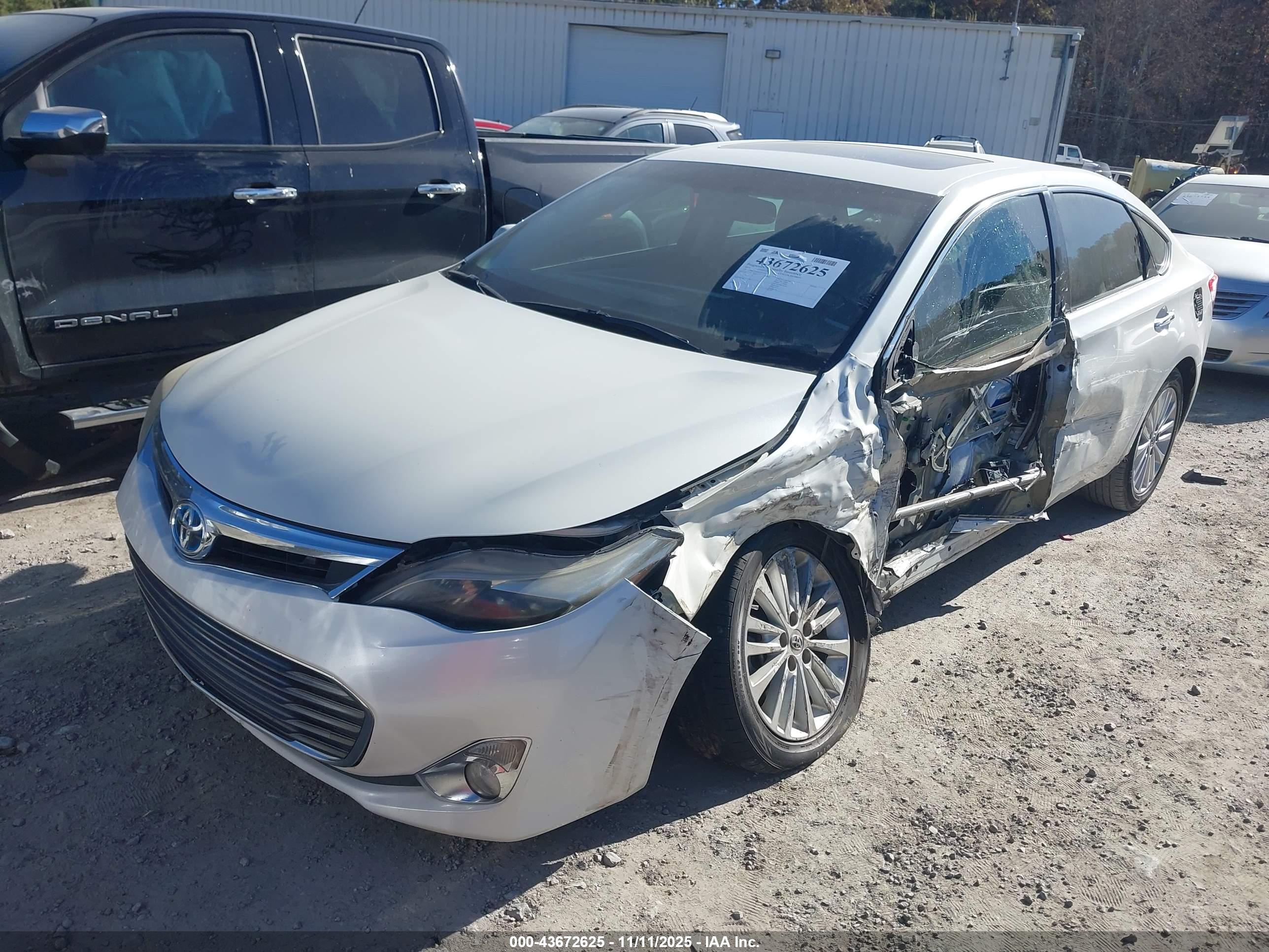 TOYOTA AVALON image 2