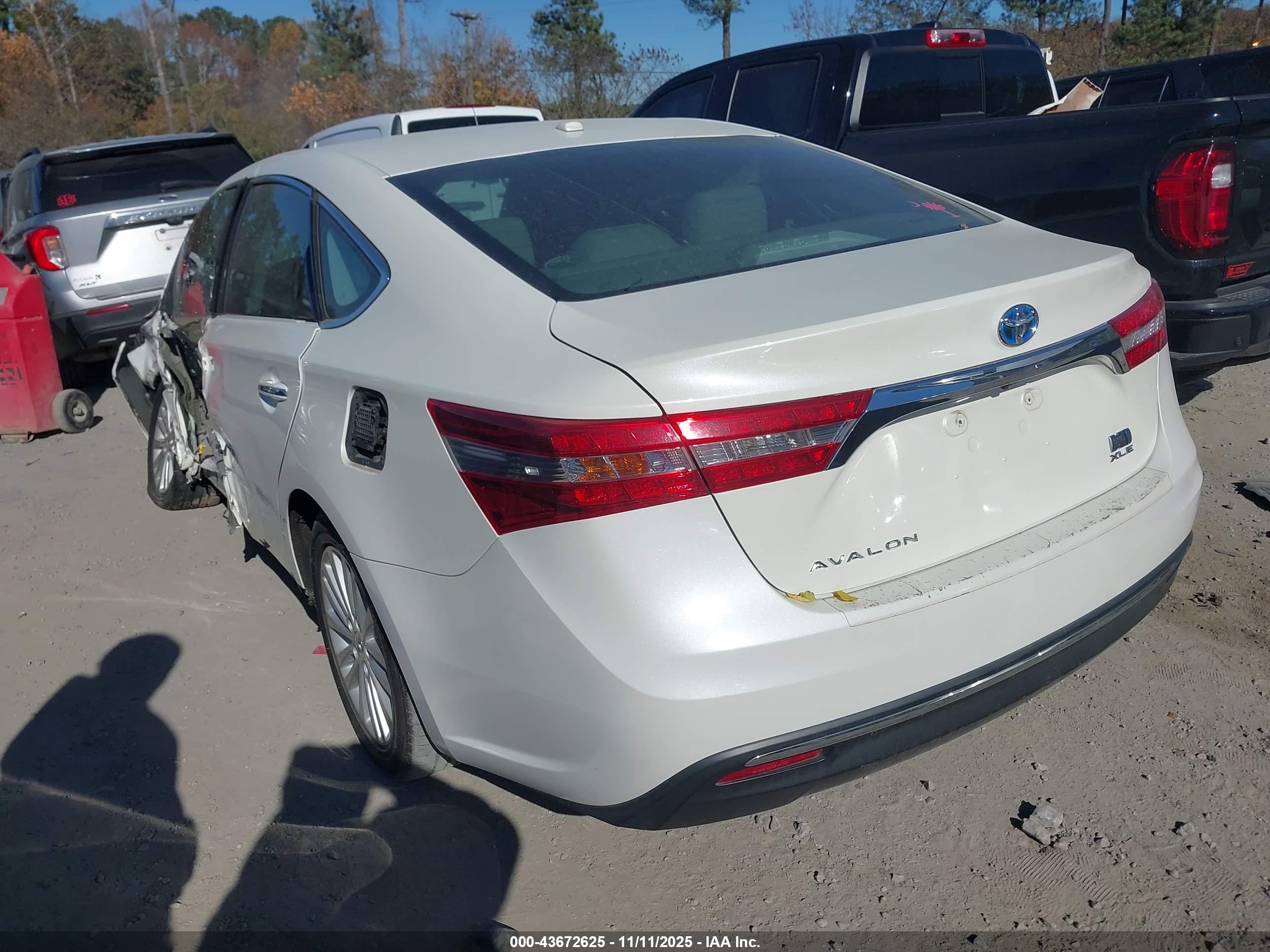 TOYOTA AVALON image 3
