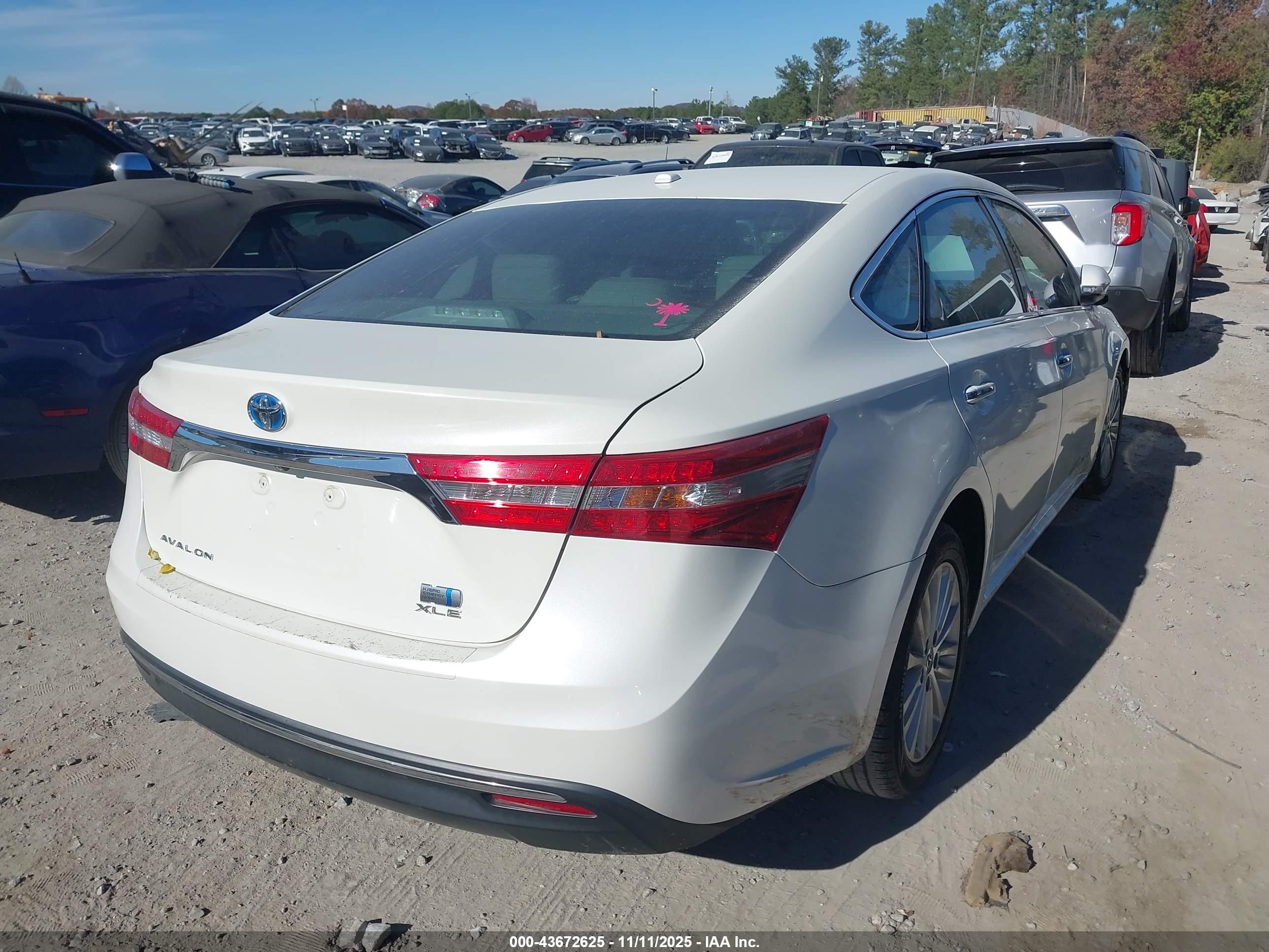 TOYOTA AVALON image 4