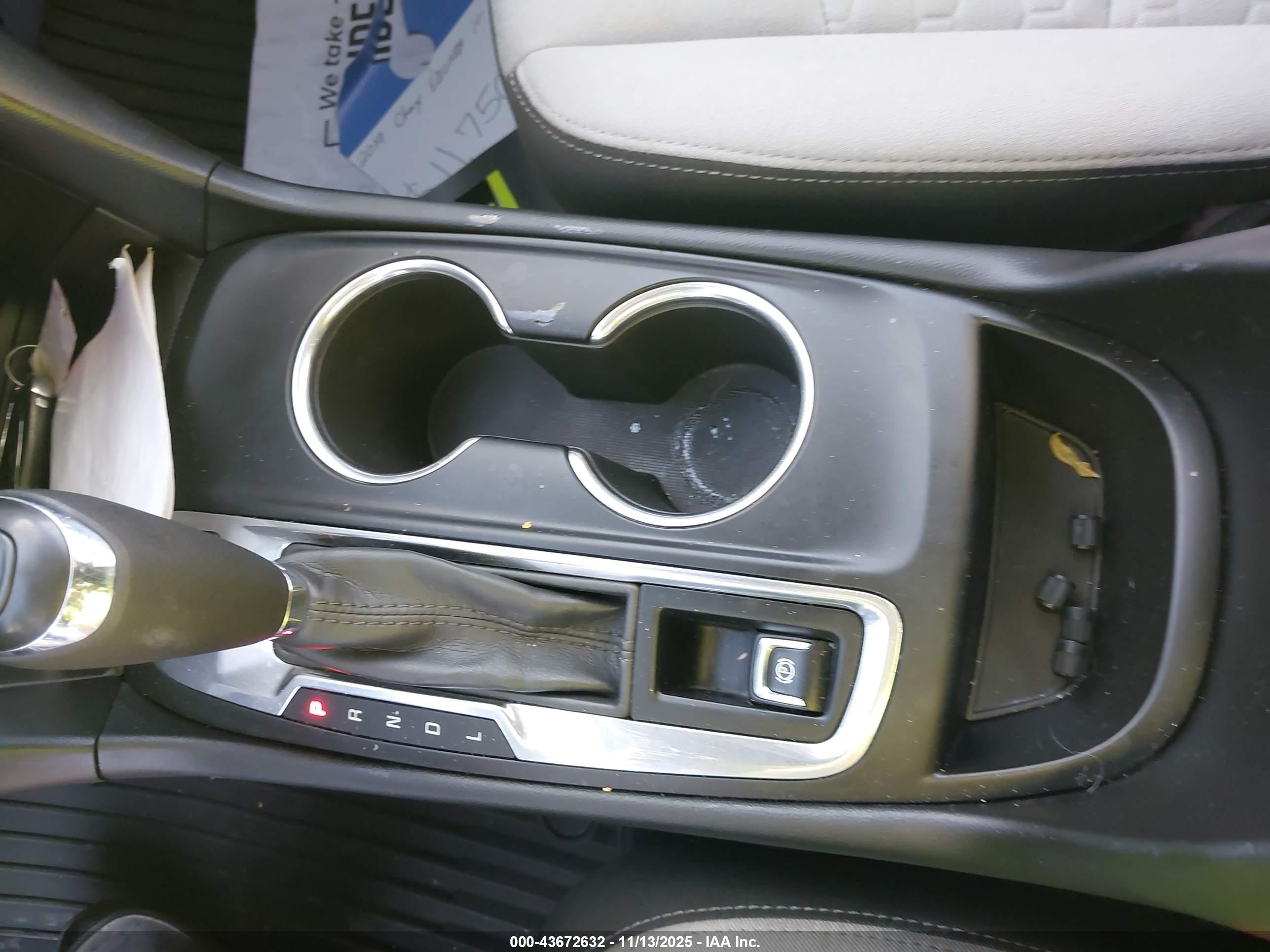 CHEVROLET EQUINOX image 10