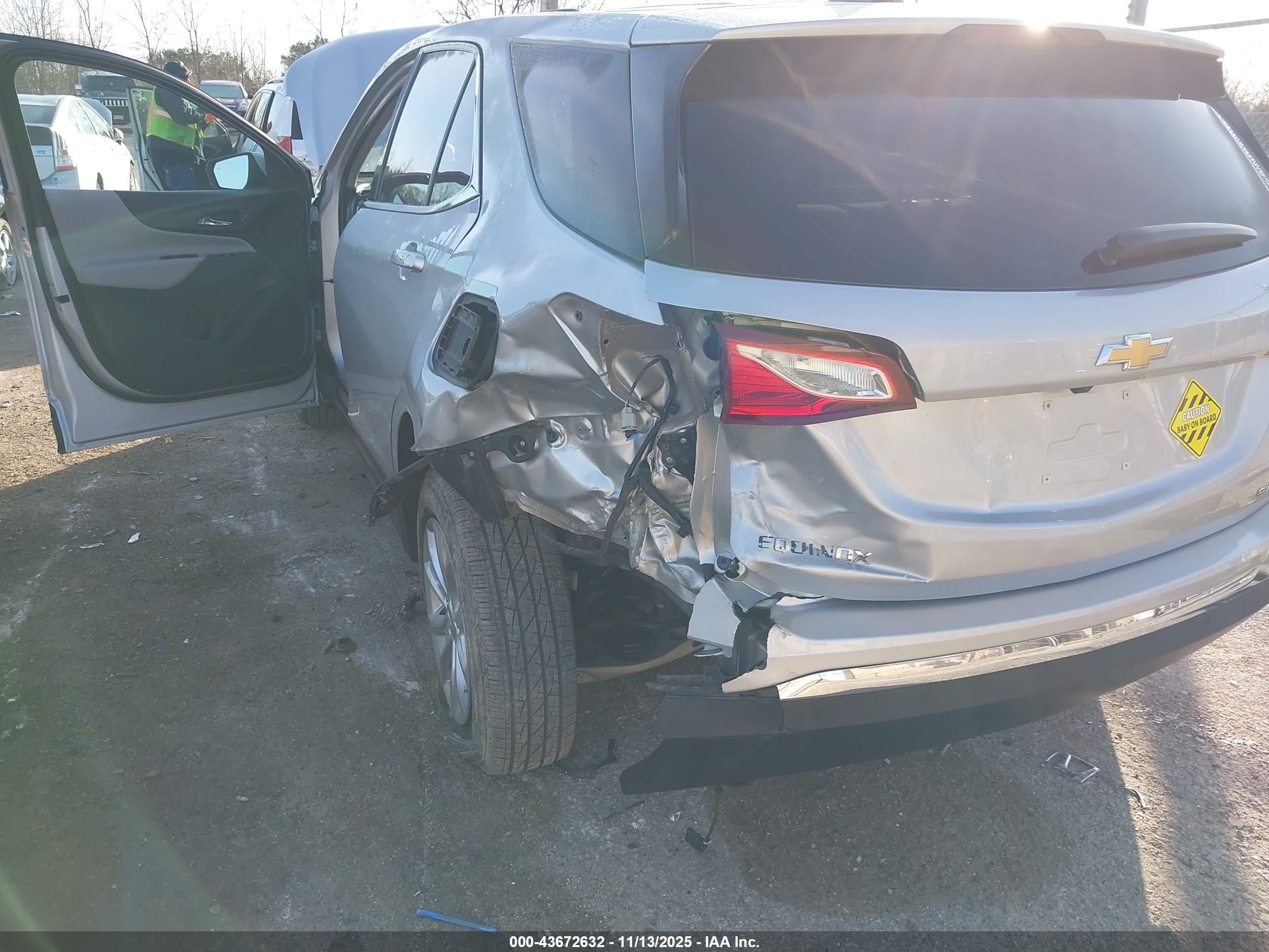 CHEVROLET EQUINOX image 6