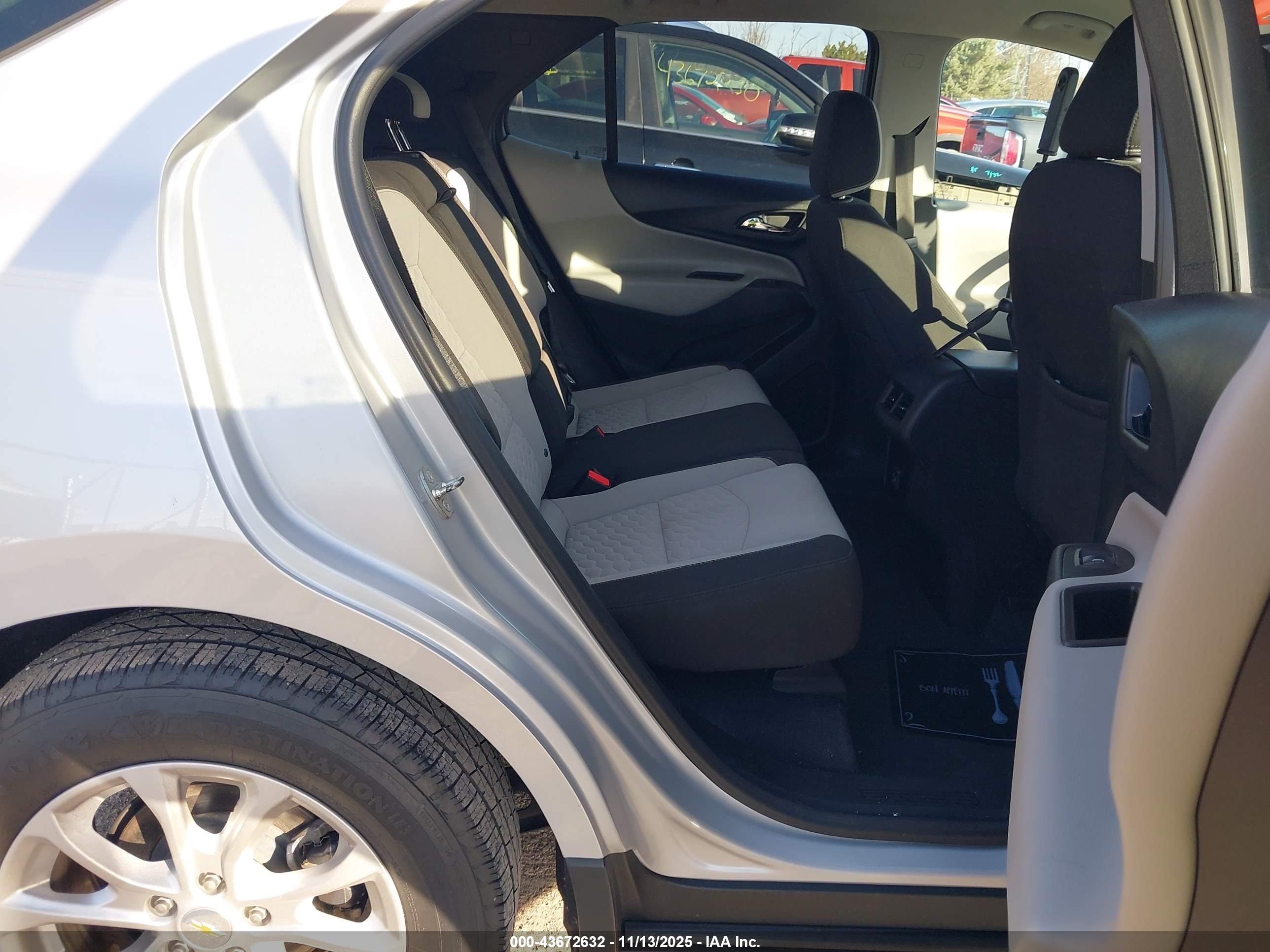 CHEVROLET EQUINOX image 8