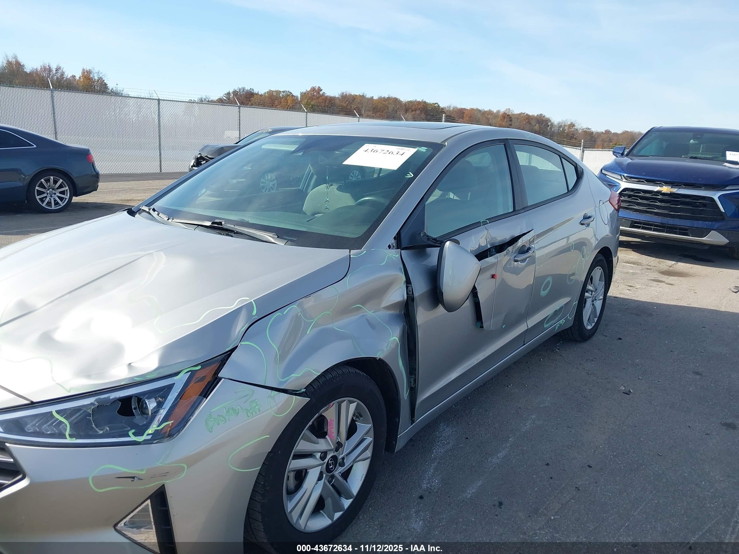 HYUNDAI ELANTRA image 6