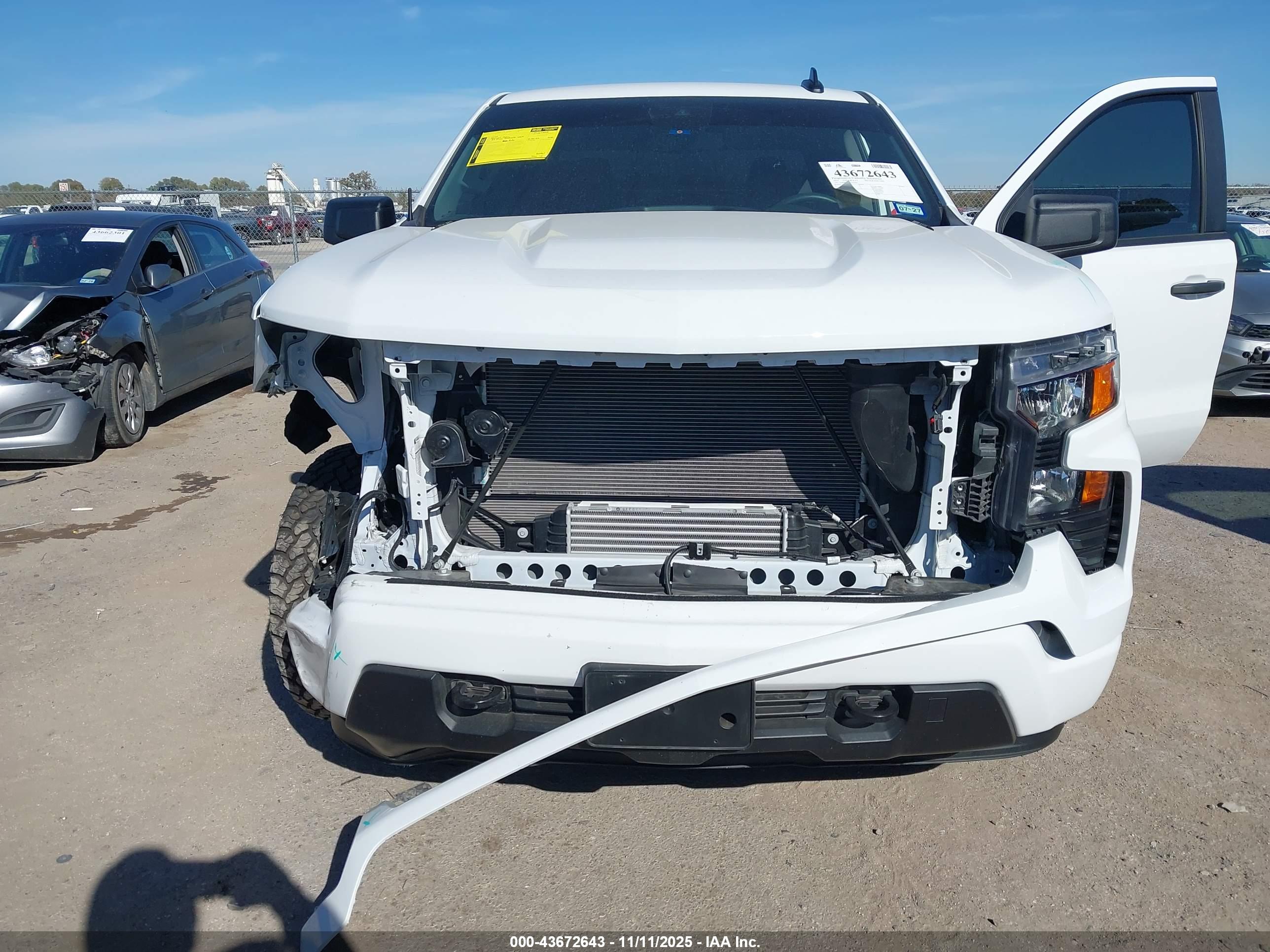CHEVROLET SILVERADO image 6