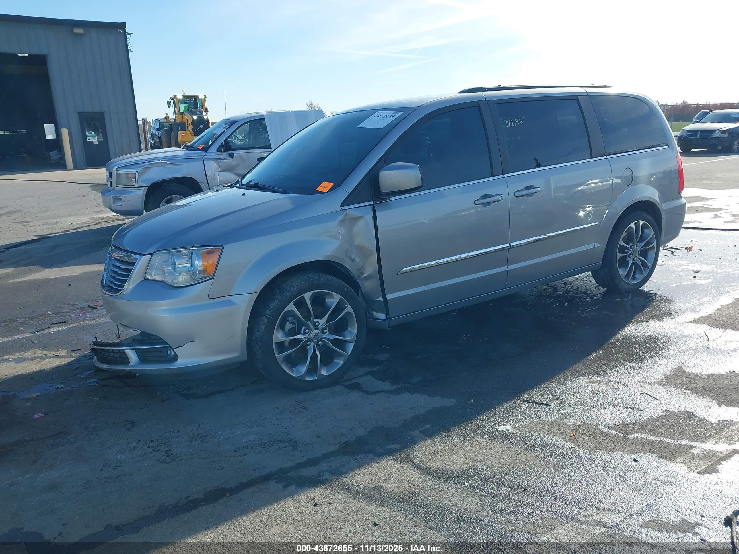 CHRYSLER TOWN image 2