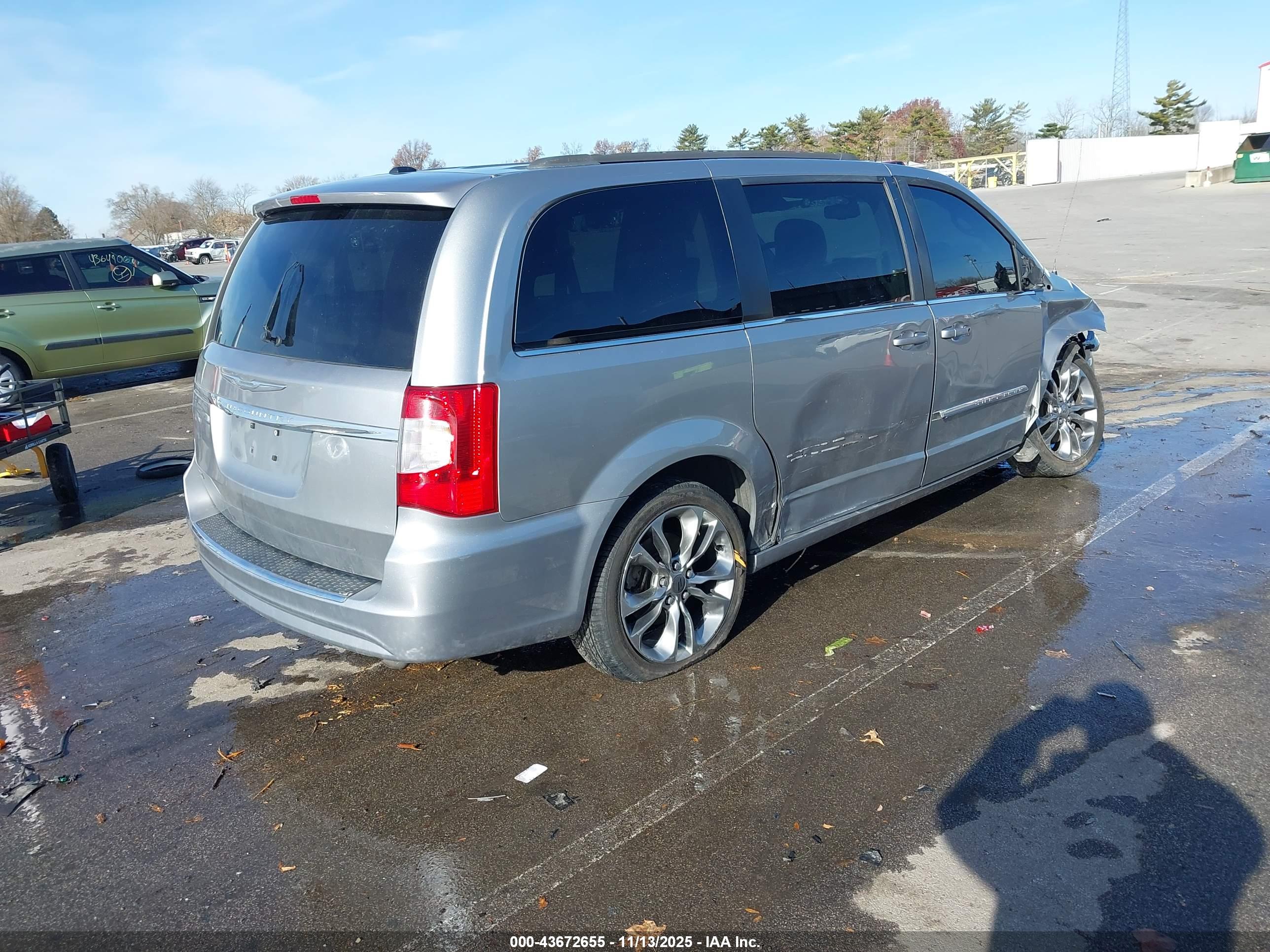 CHRYSLER TOWN image 4